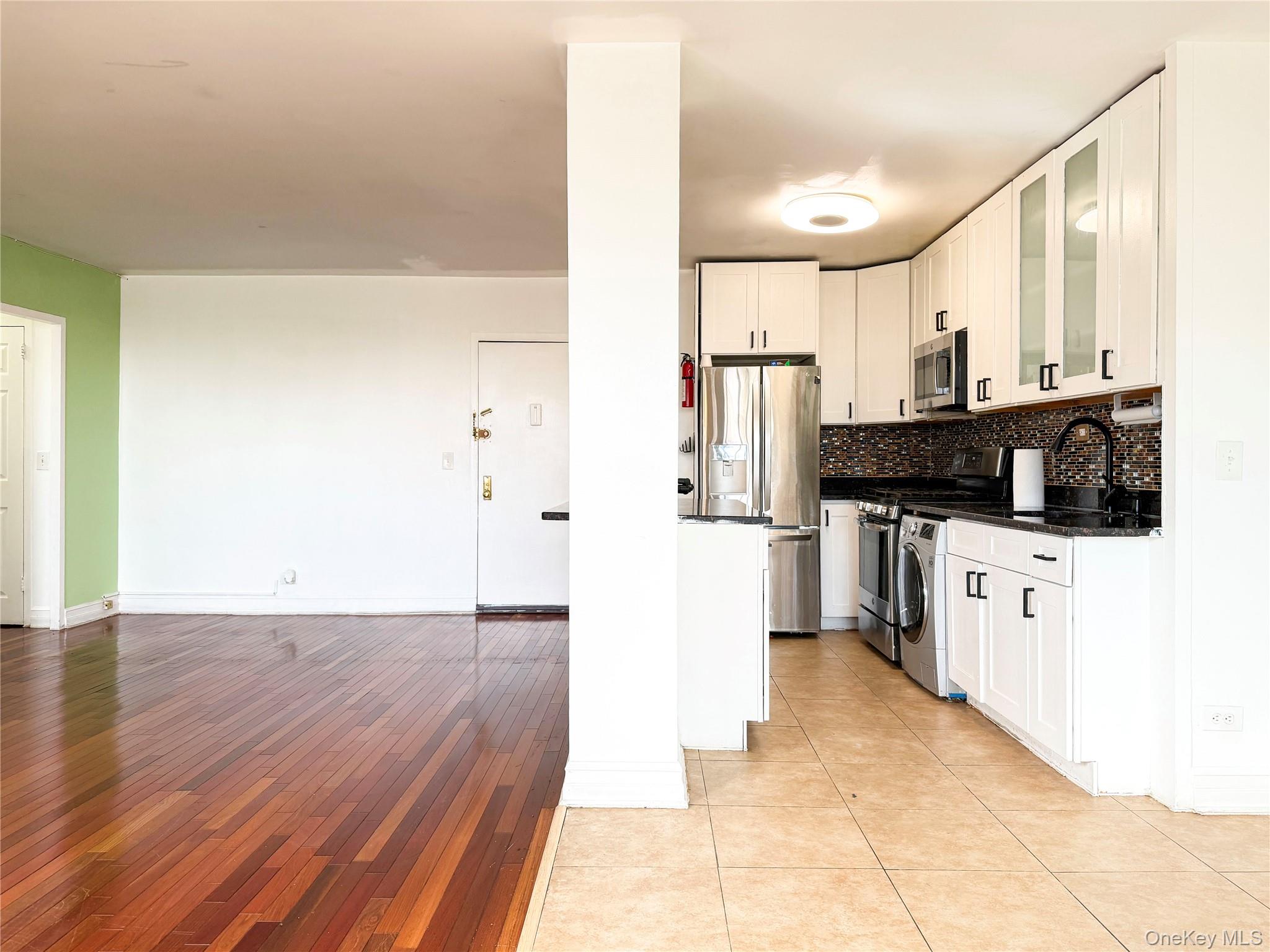 880 Boynton Avenue, Unit 9L photo 7