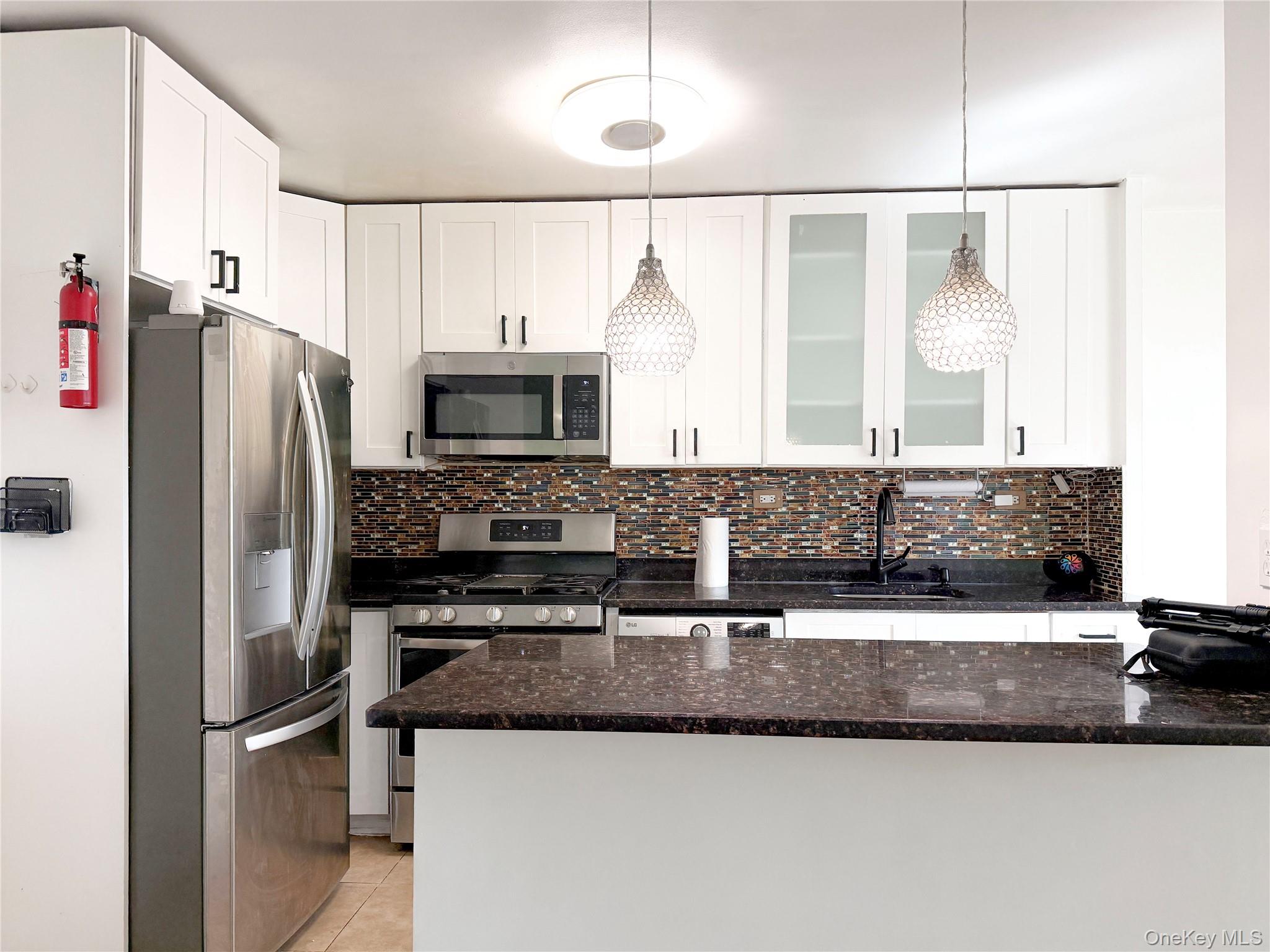 880 Boynton Avenue, Unit 9L photo 9