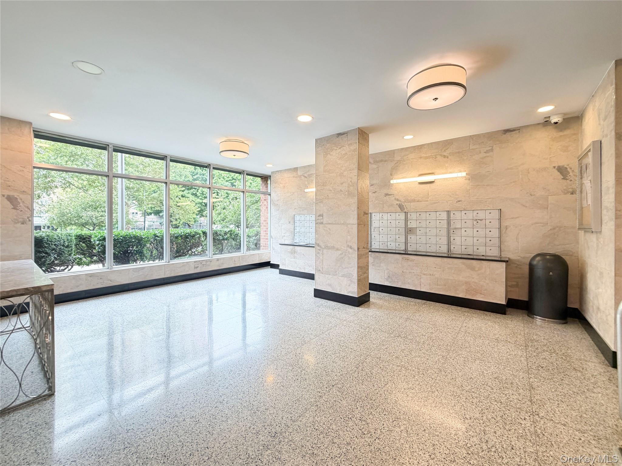 880 Boynton Avenue, Unit 9L photo 2