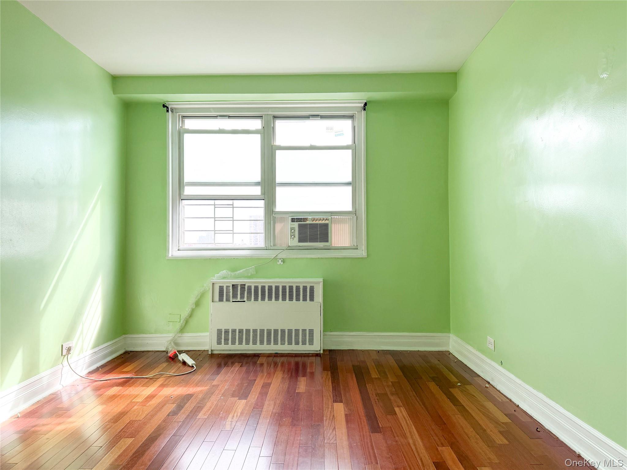 880 Boynton Avenue, Unit 9L photo 10