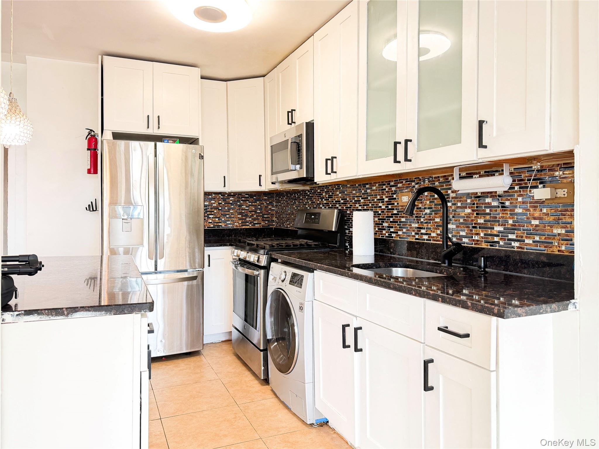 880 Boynton Avenue, Unit 9L photo 8
