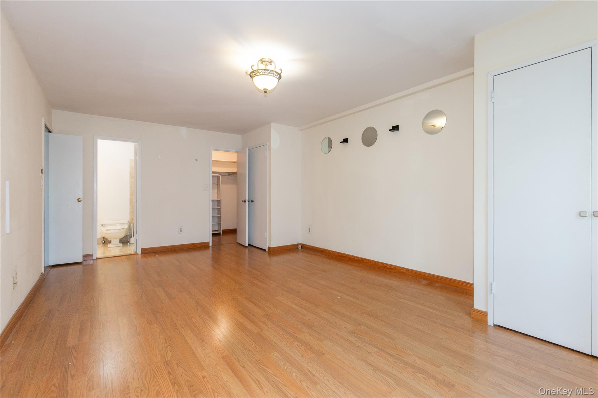 1 Ipswich Avenue – For Rent photo 8