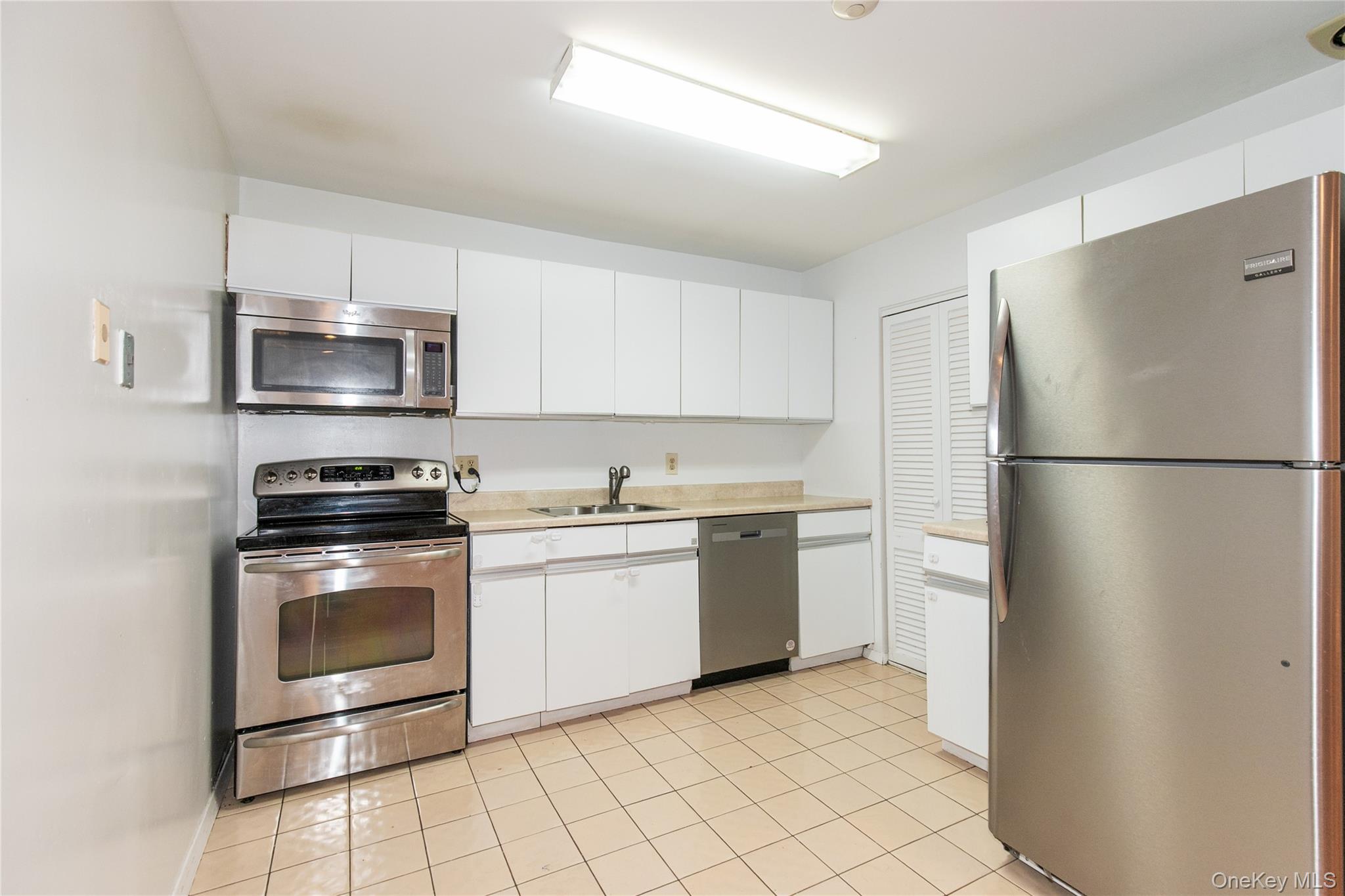 1 Ipswich Avenue – For Rent photo 17