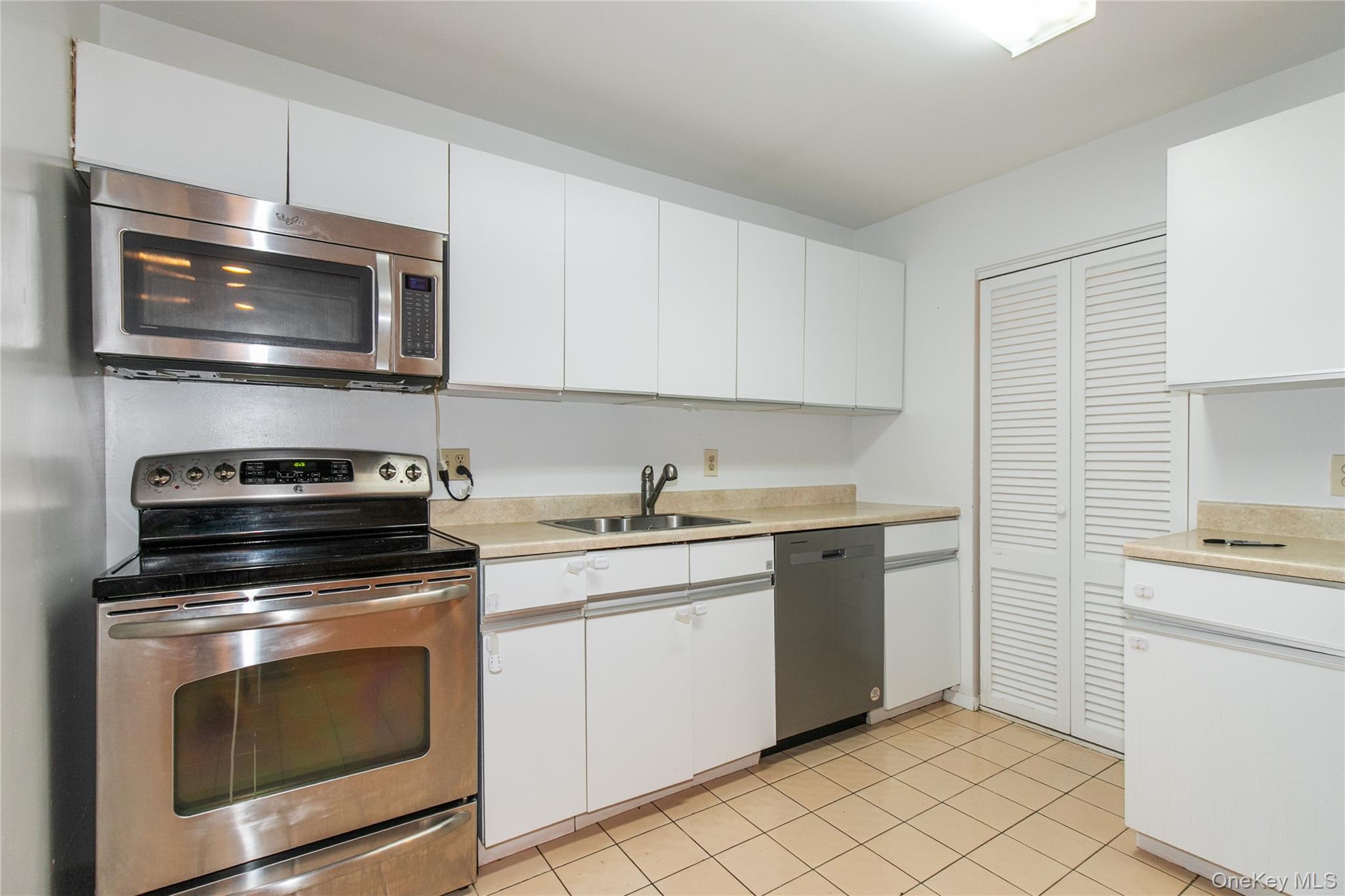1 Ipswich Avenue – For Rent photo 18