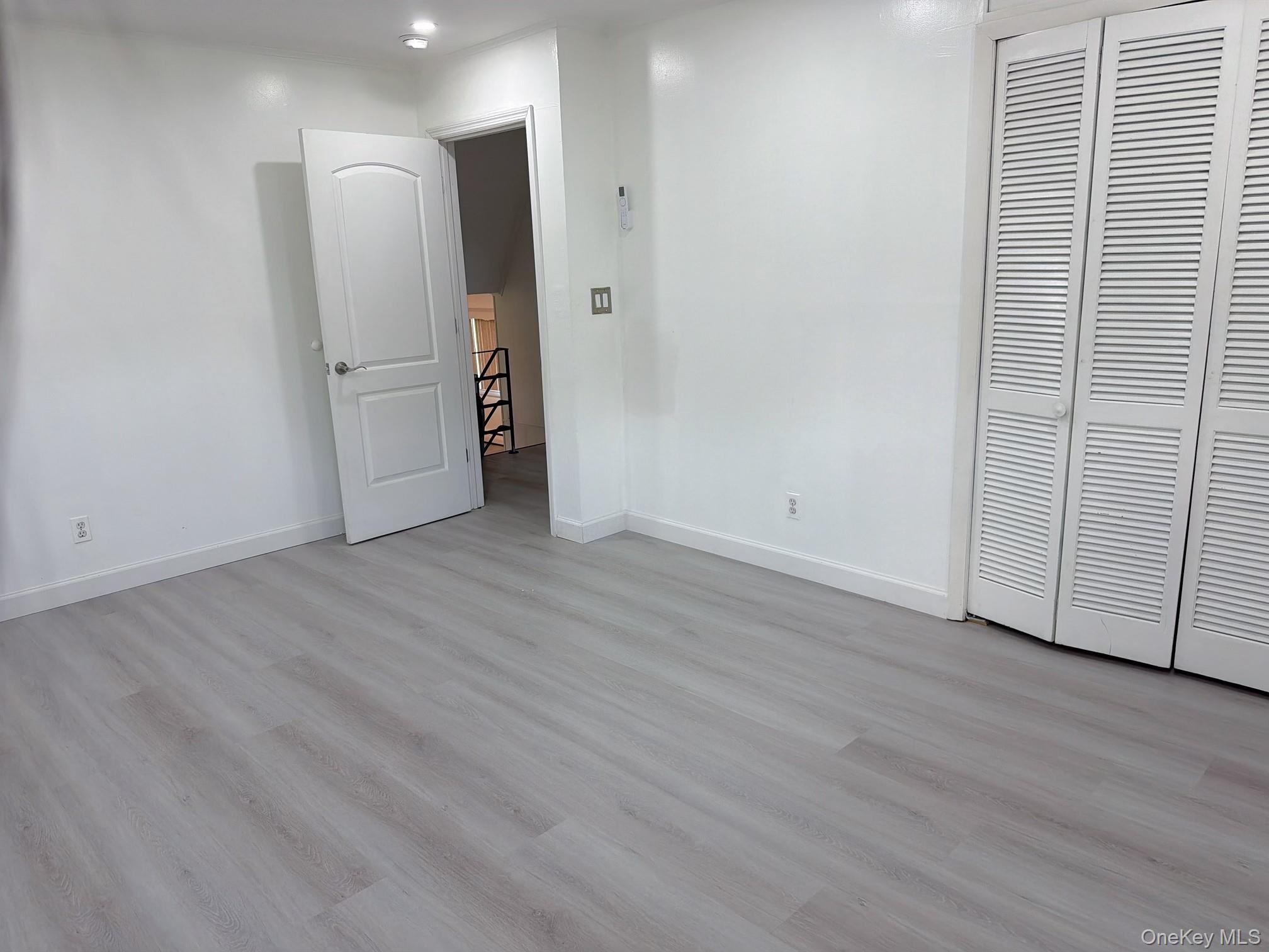 10 Kings Park Road – For Rent photo 2