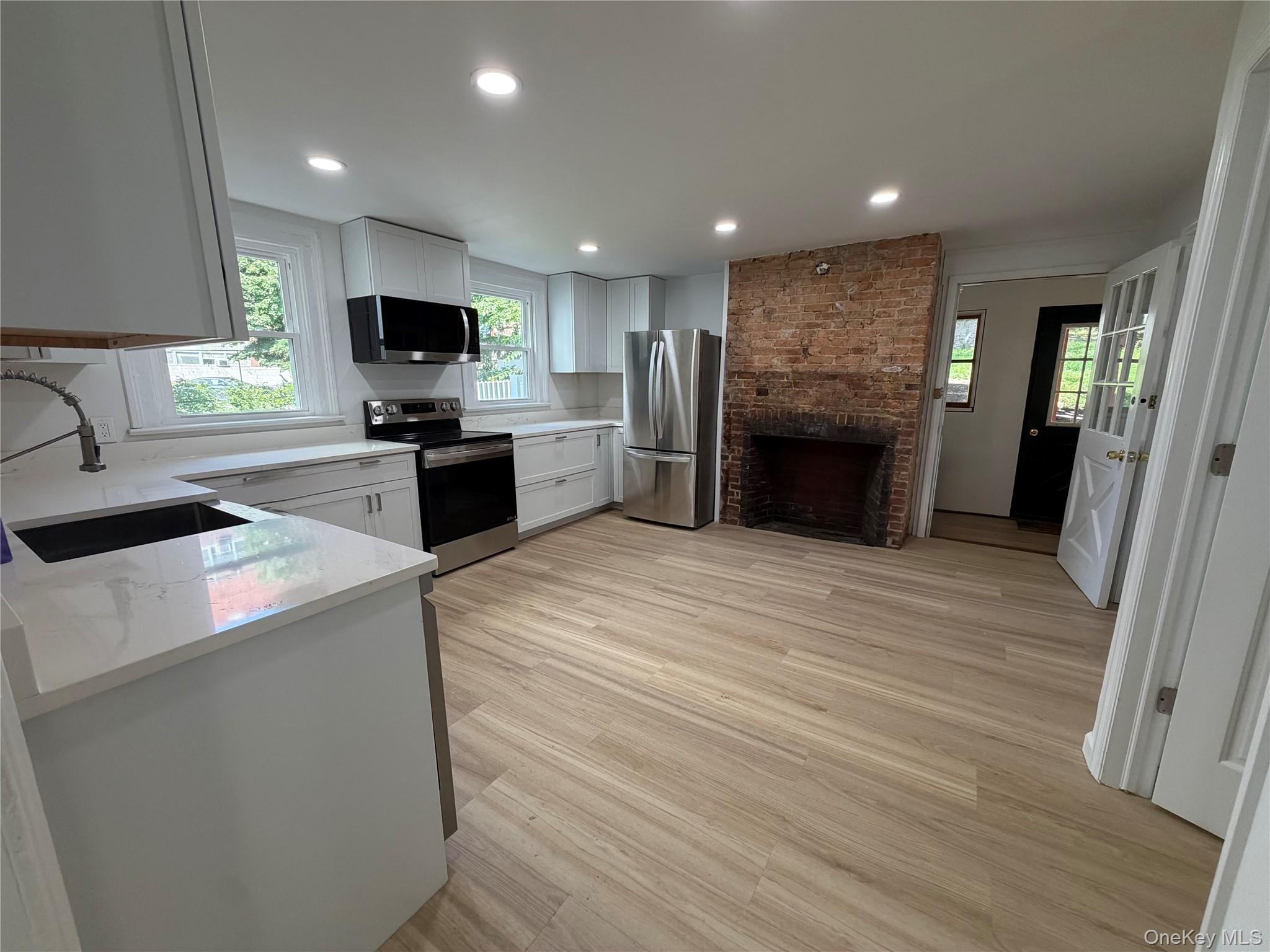 29 Delano Street, Unit 1 photo 3