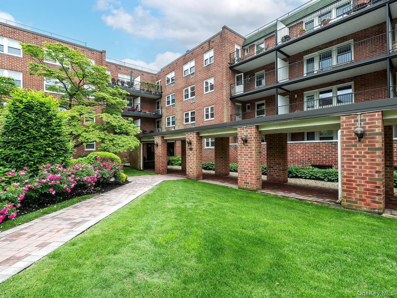 32 Pearsall, Unit 1A