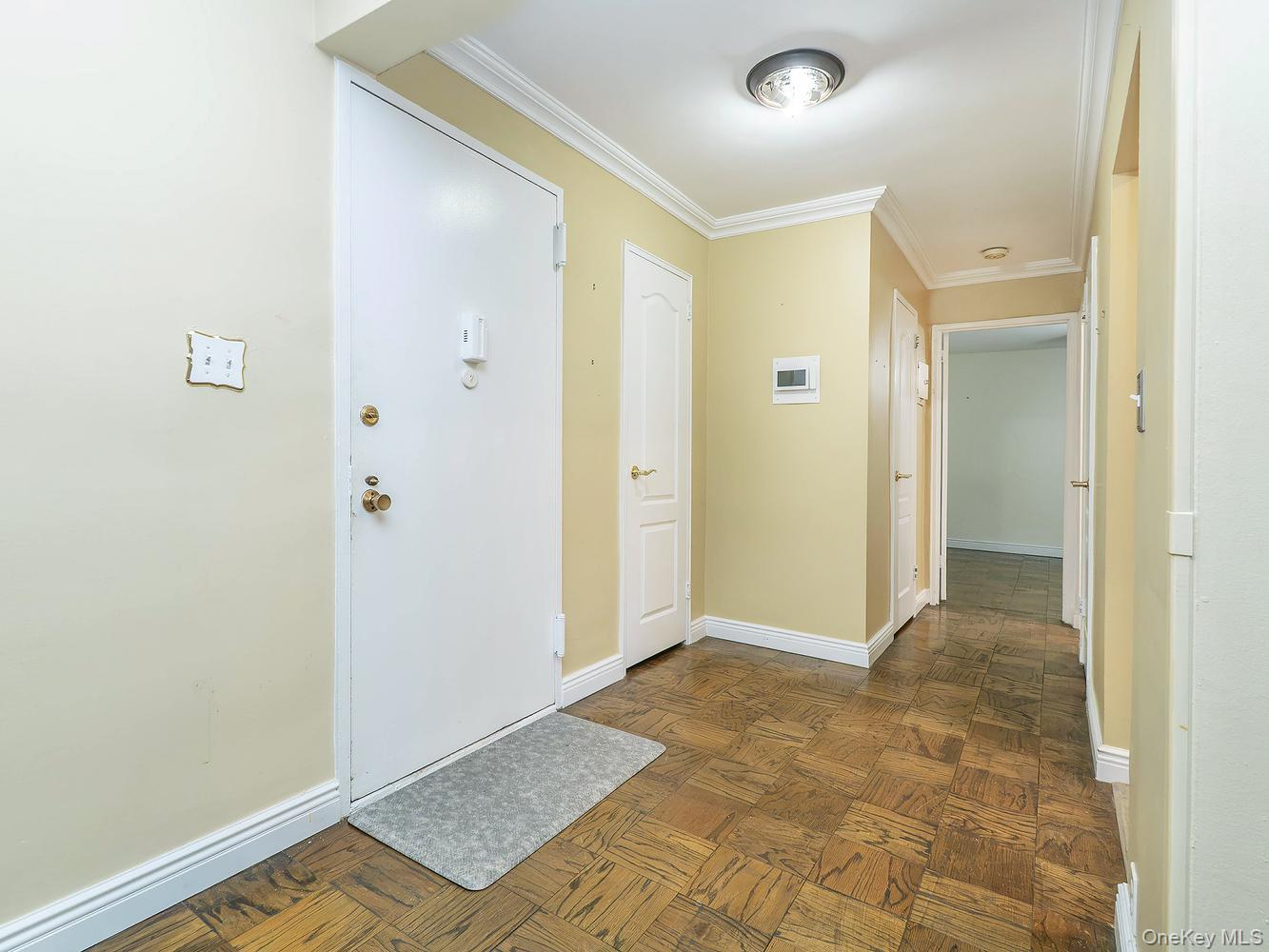 32 Pearsall, Unit 1A photo 2