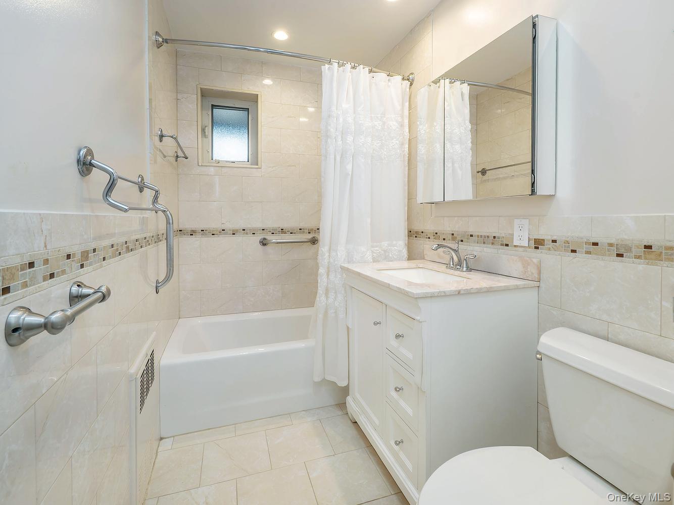 32 Pearsall, Unit 1A photo 13