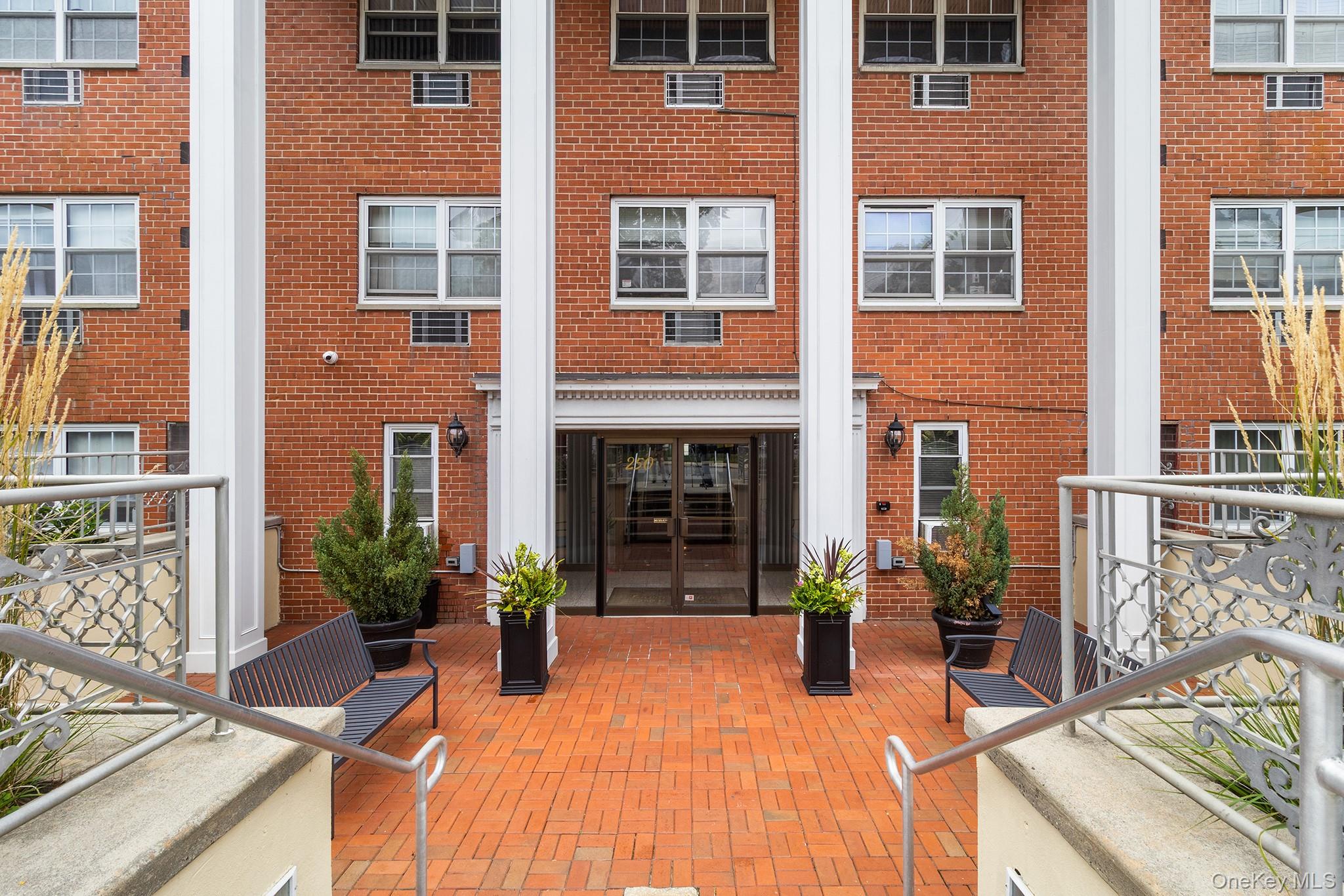 250 N Village Avenue, Unit B 10 photo 4