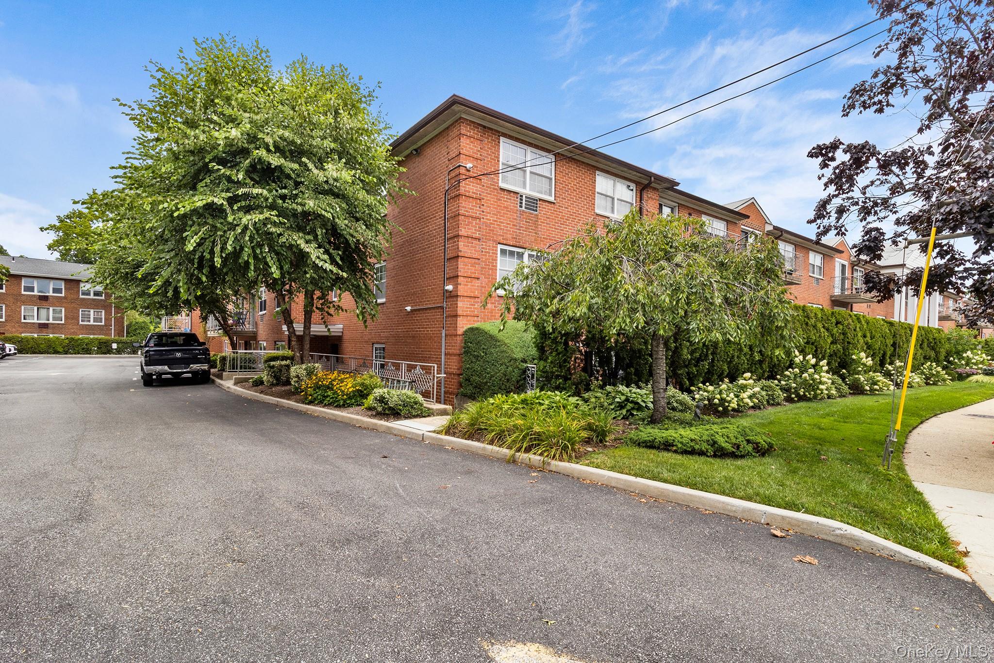 250 N Village Avenue, Unit B 10 photo 5