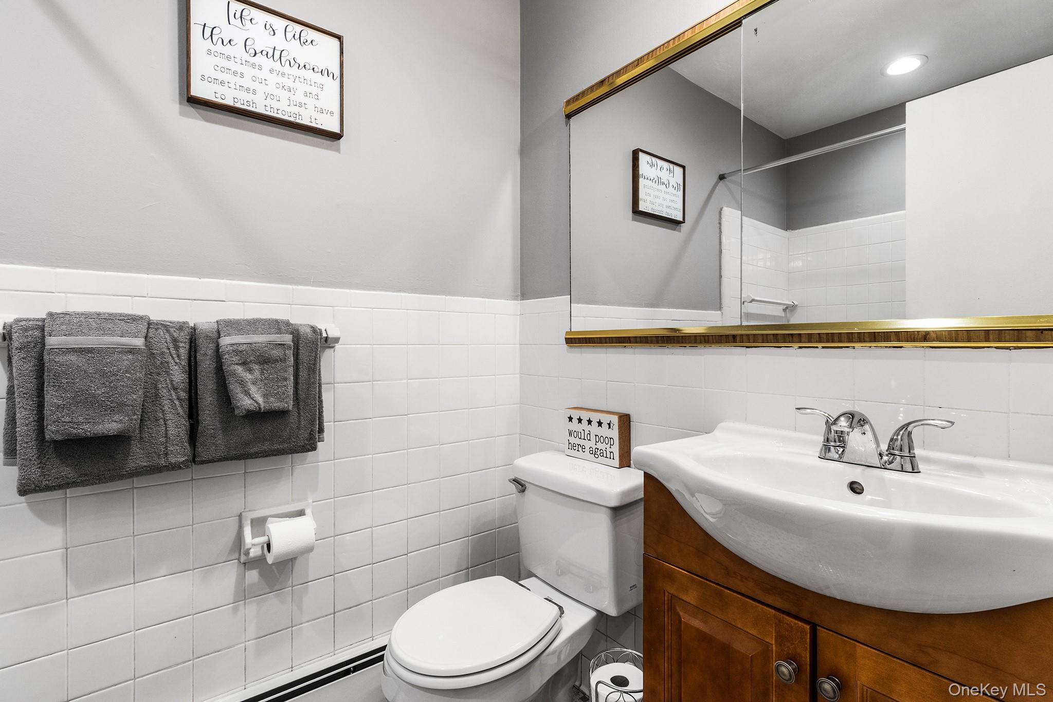 250 N Village Avenue, Unit B 10 photo 24