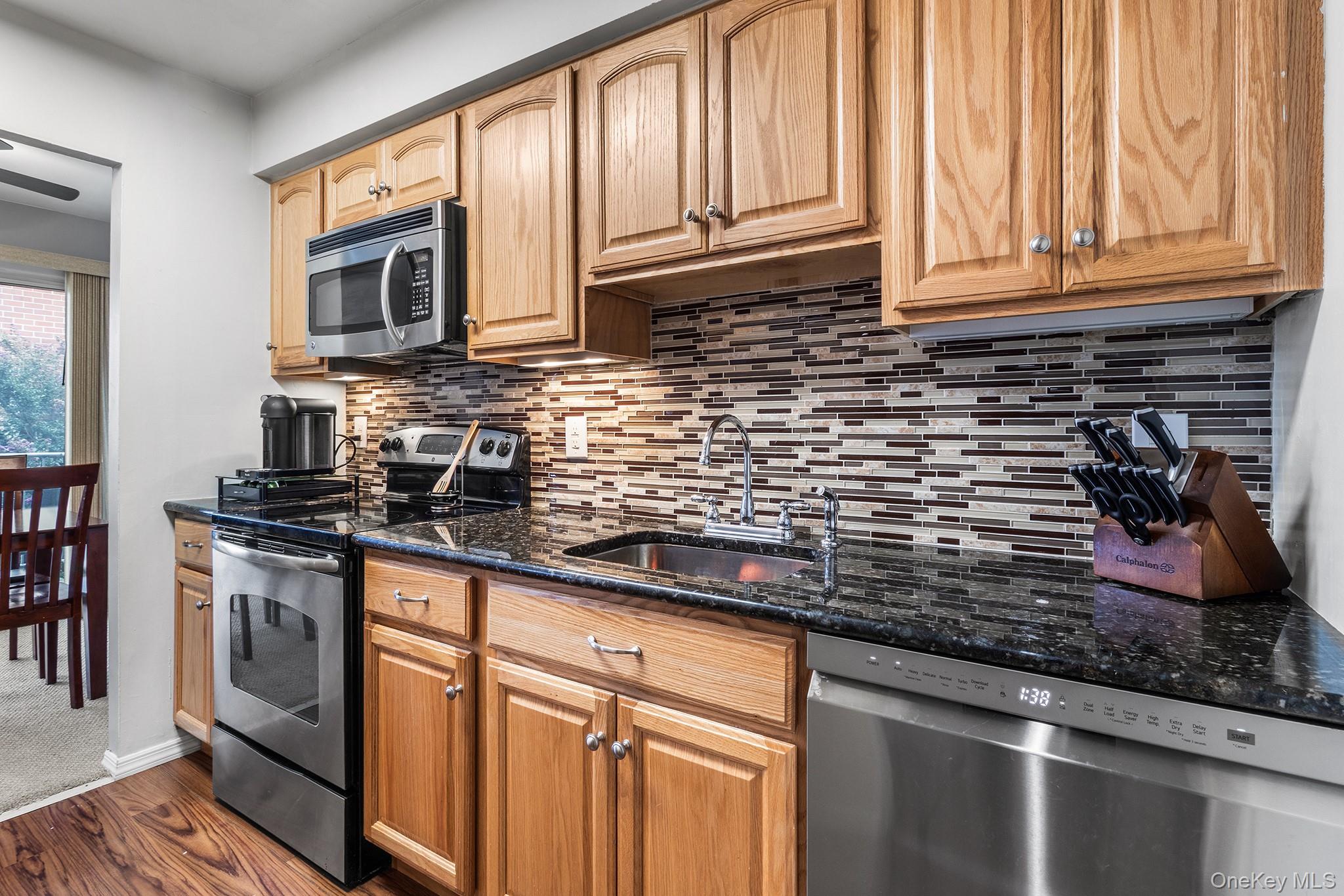 250 N Village Avenue, Unit B 10 photo 17
