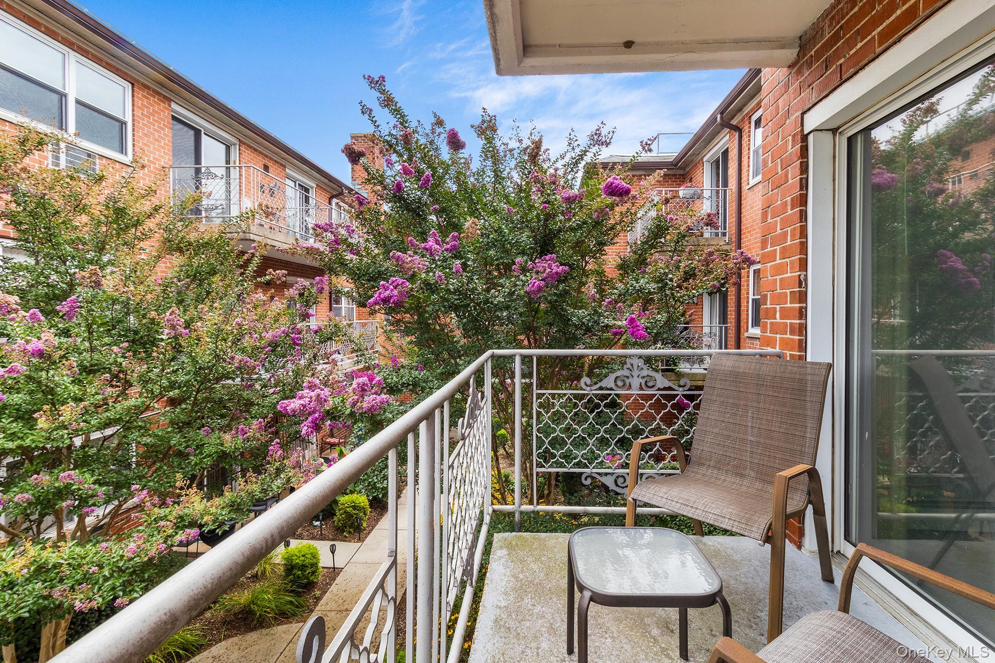 250 N Village Avenue, Unit B 10 photo 25