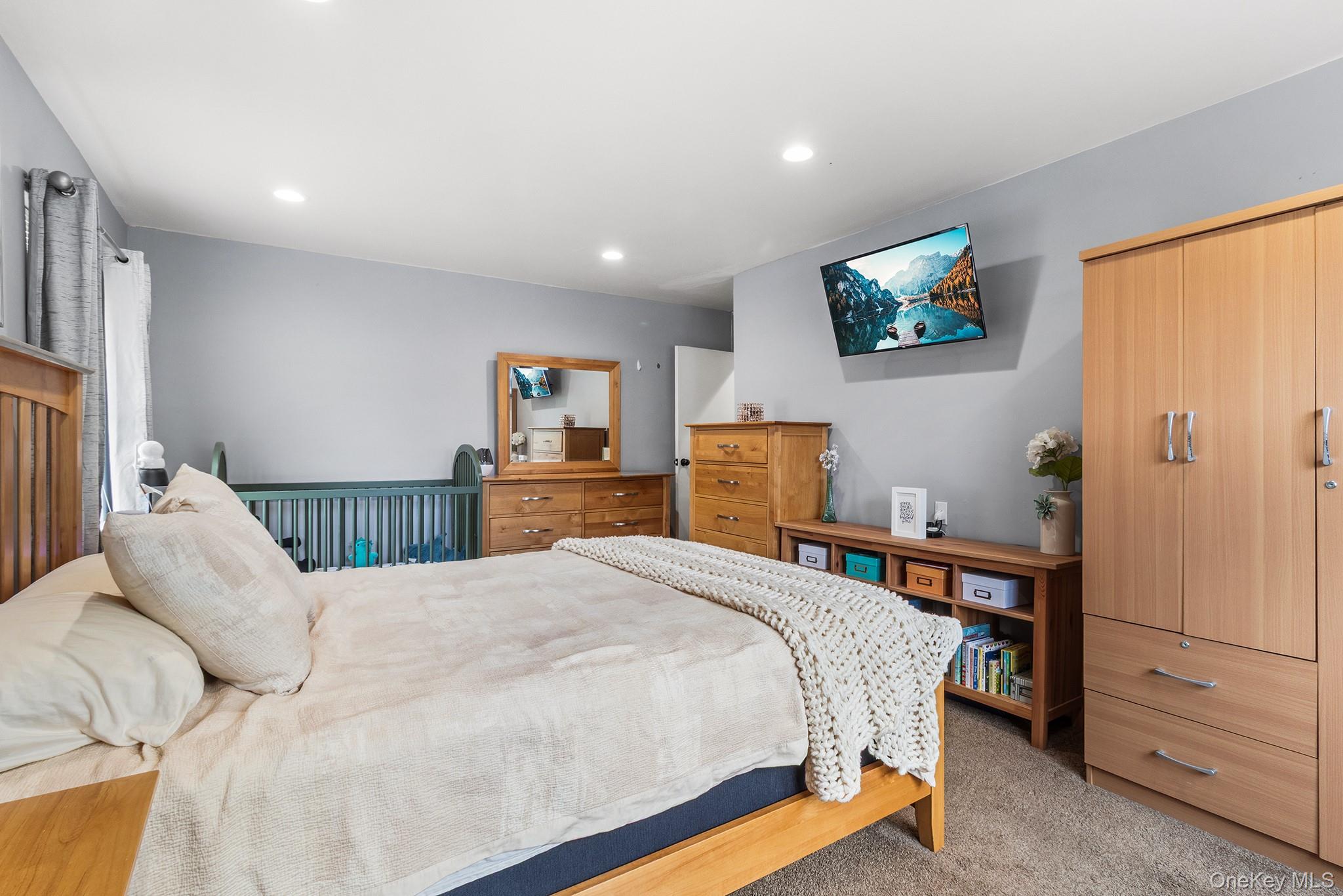 250 N Village Avenue, Unit B 10 photo 21