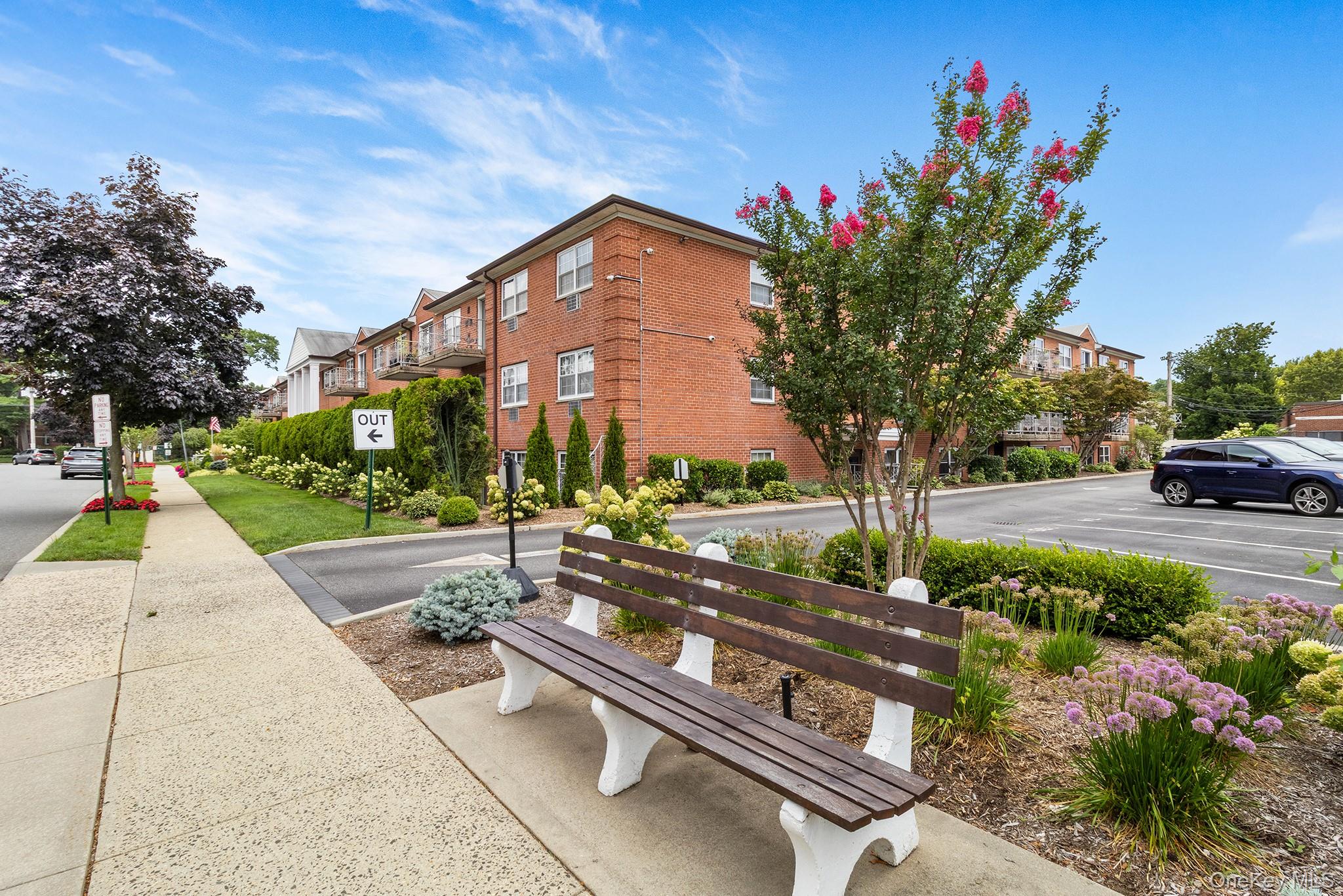 250 N Village Avenue, Unit B 10 photo 2