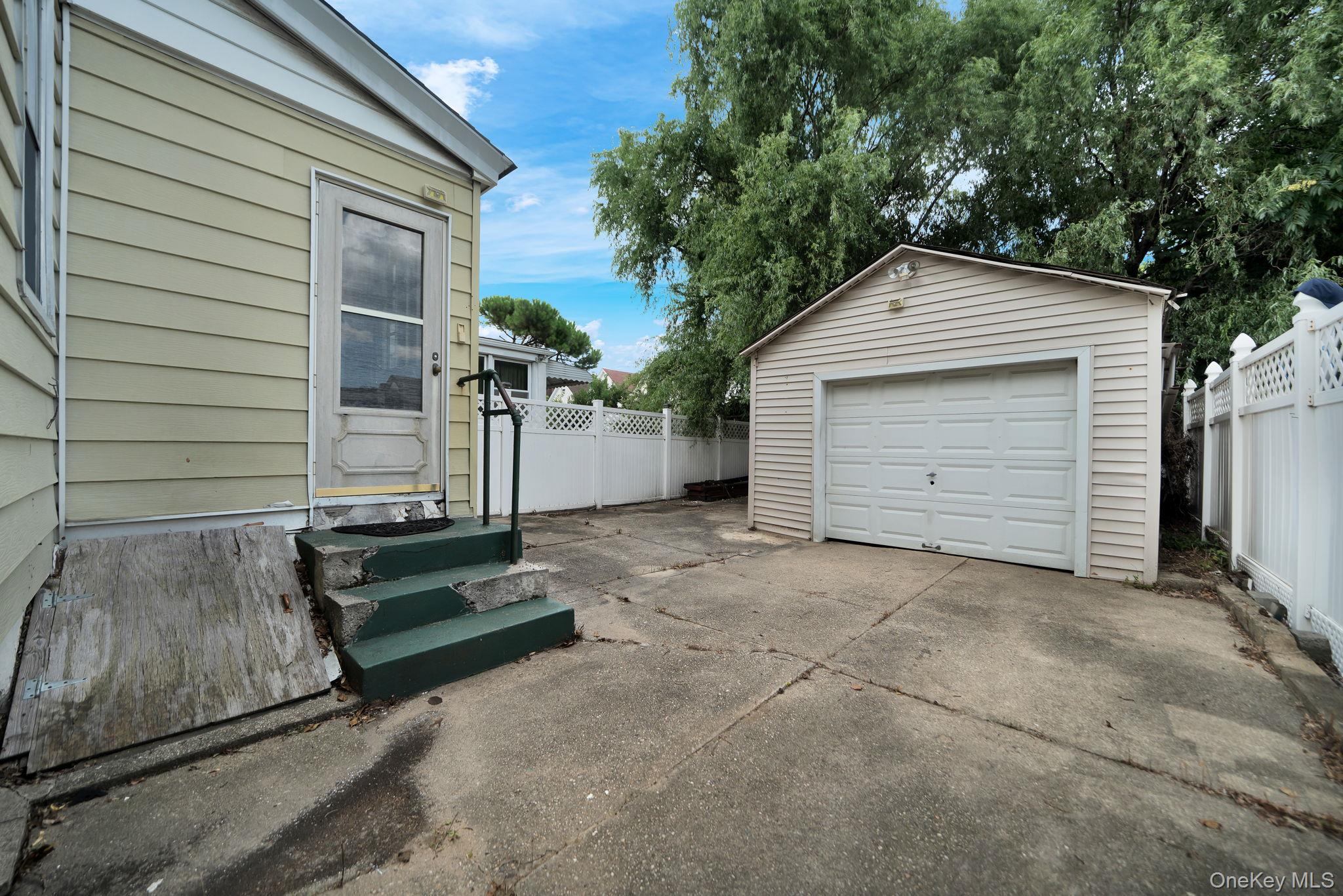 61-43 Wetherole Street – For Sale photo 22