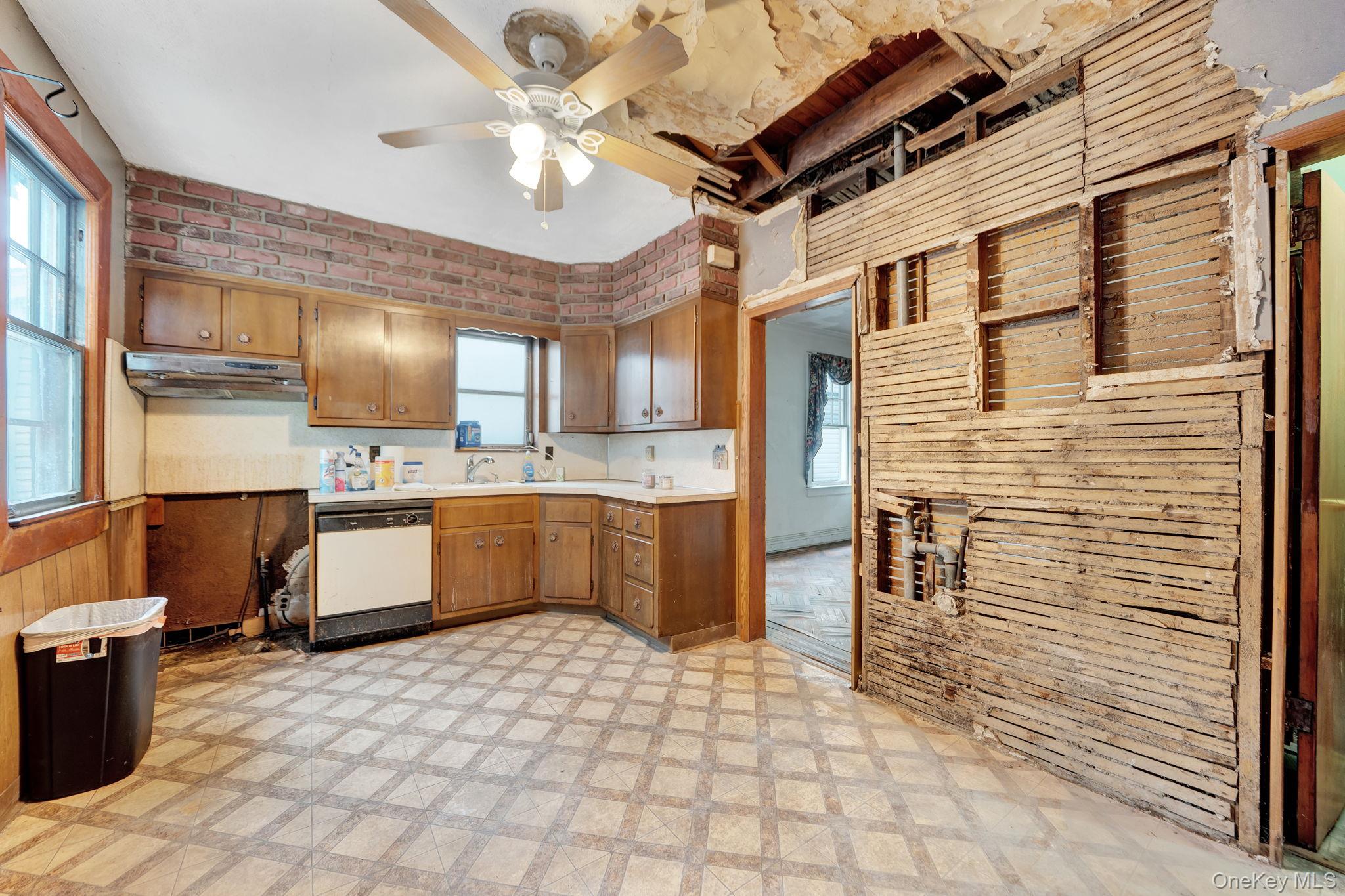 61-43 Wetherole Street – For Sale photo 8