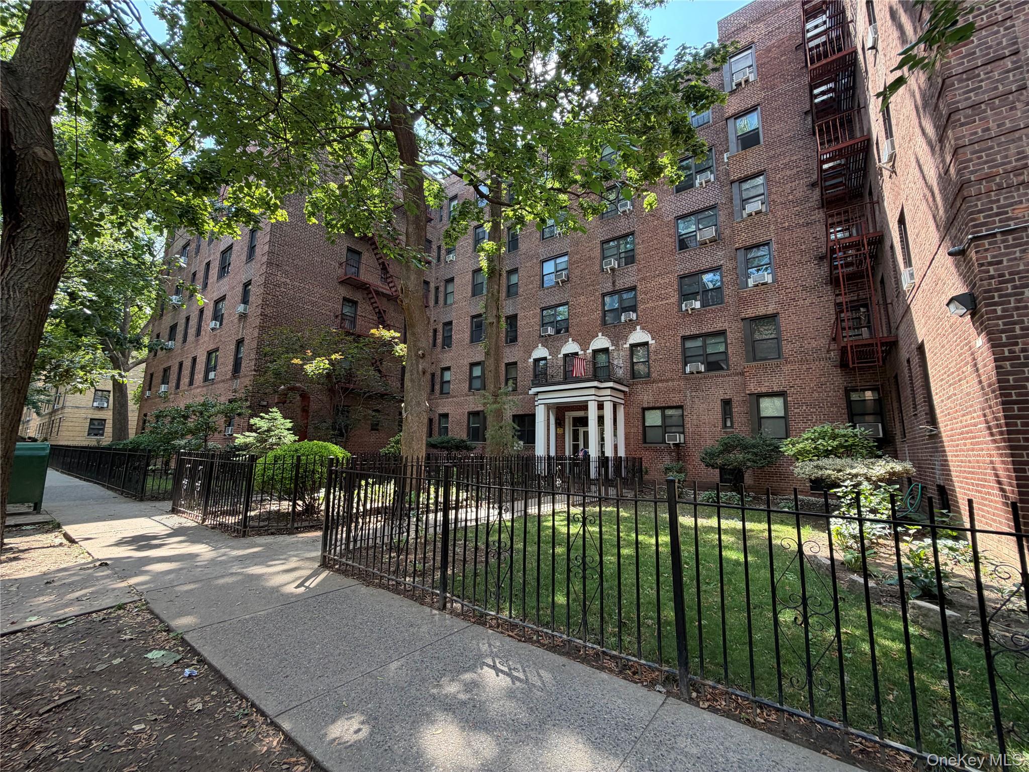 88-10 34 Avenue, Unit 6A photo 21