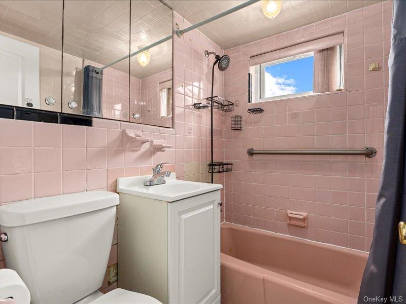 124-01 111 – For Sale photo 19