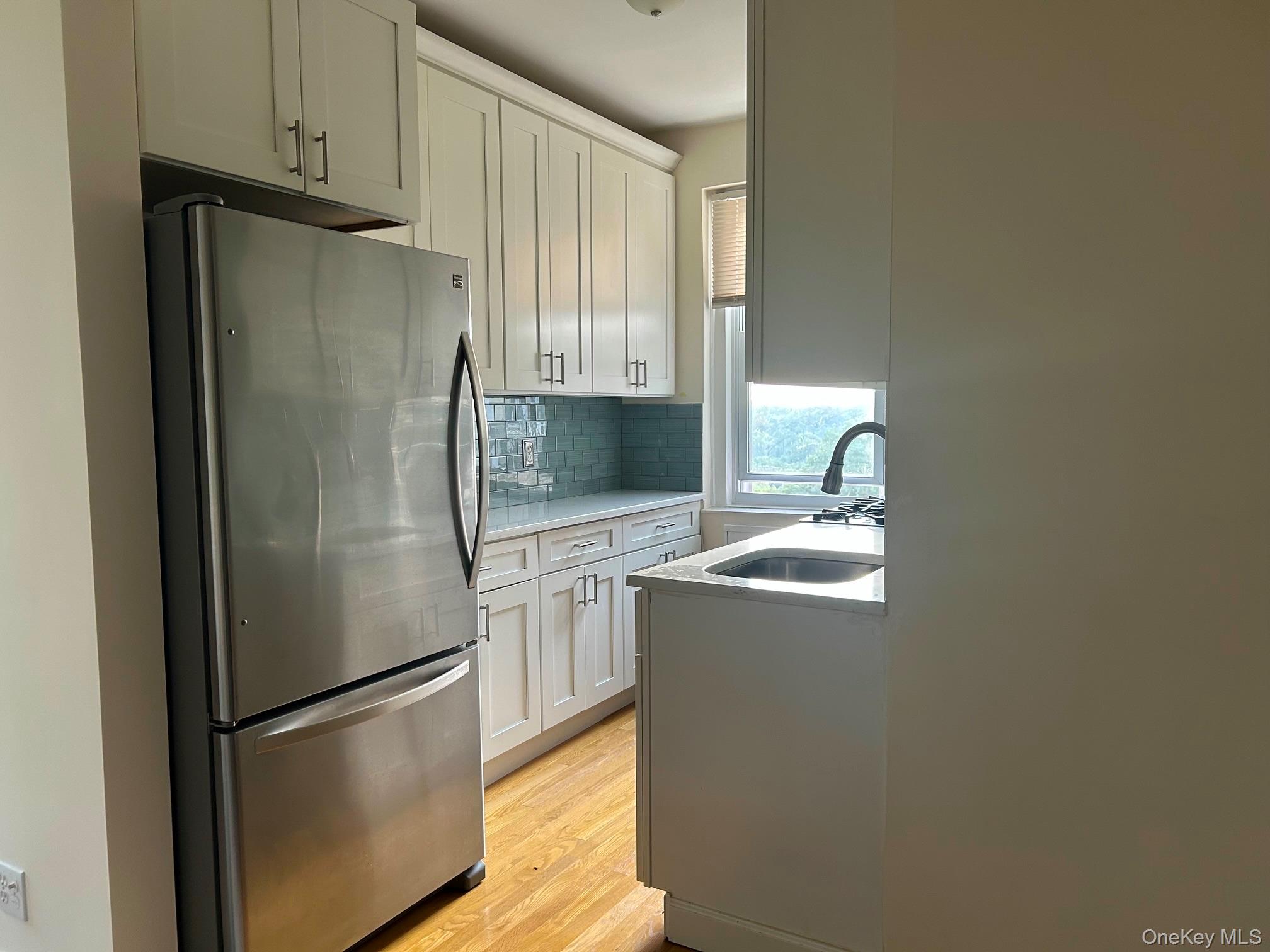 90 Bryant Avenue, Unit E-6D photo 5