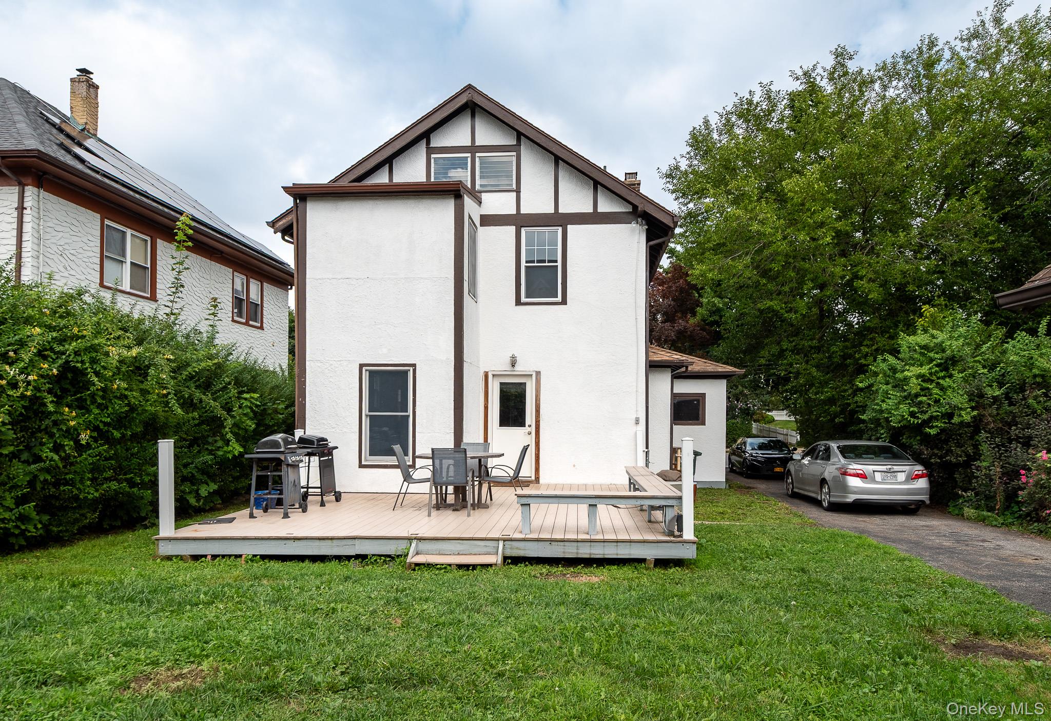 12 Perry Avenue – For Sale photo 3