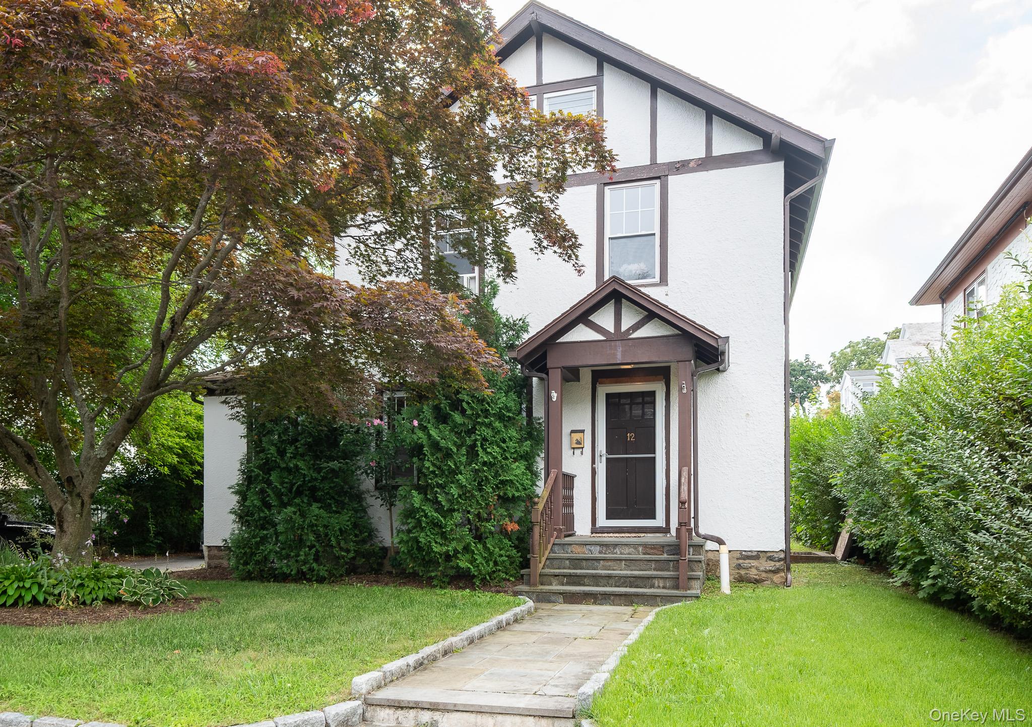12 Perry Avenue – For Sale photo 2