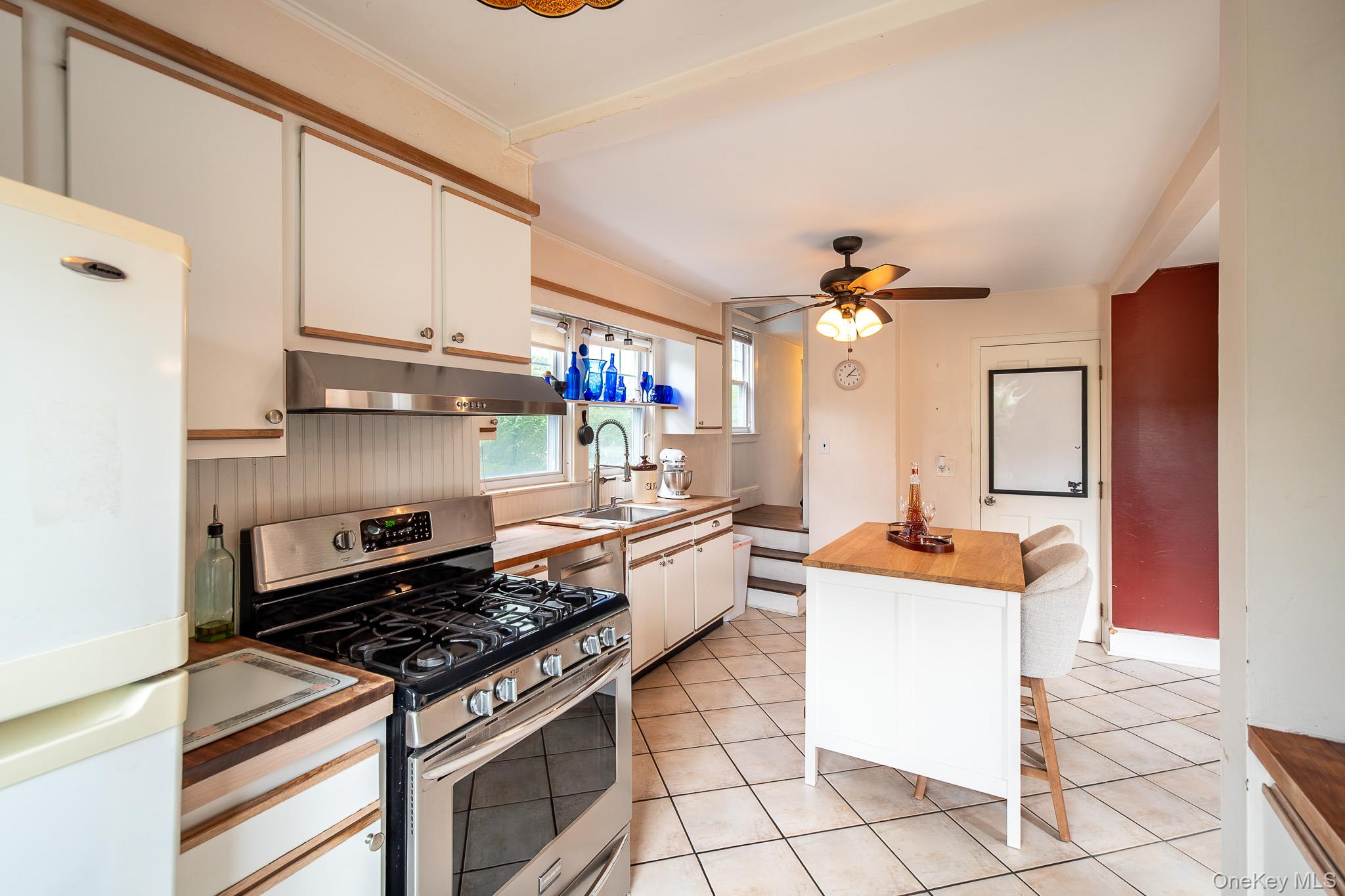12 Perry Avenue – For Sale photo 9