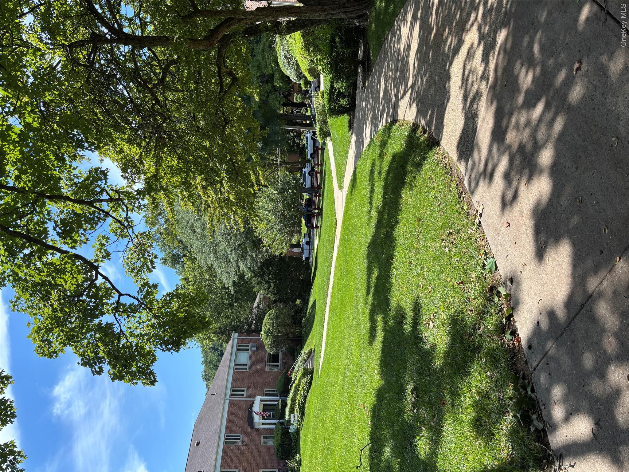 40 Lawrence Drive, Unit D photo 3