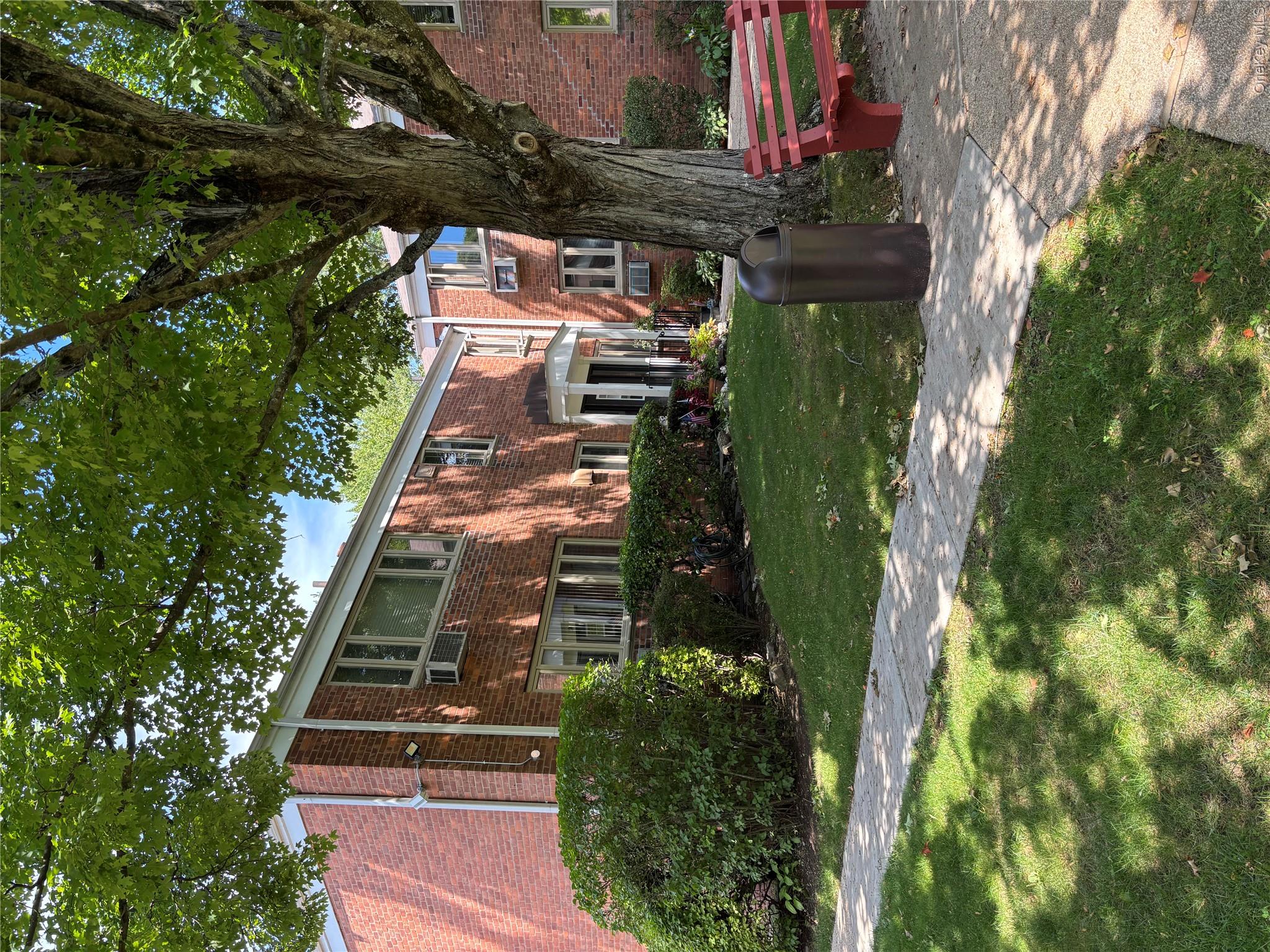 40 Lawrence Drive, Unit D photo 4