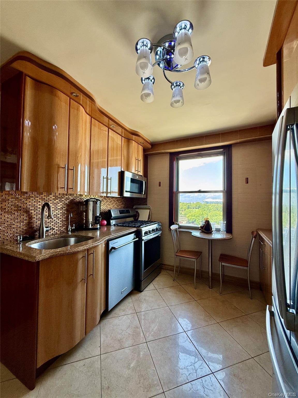 61-20 Grand Central Parkway, Unit C 905 photo 27