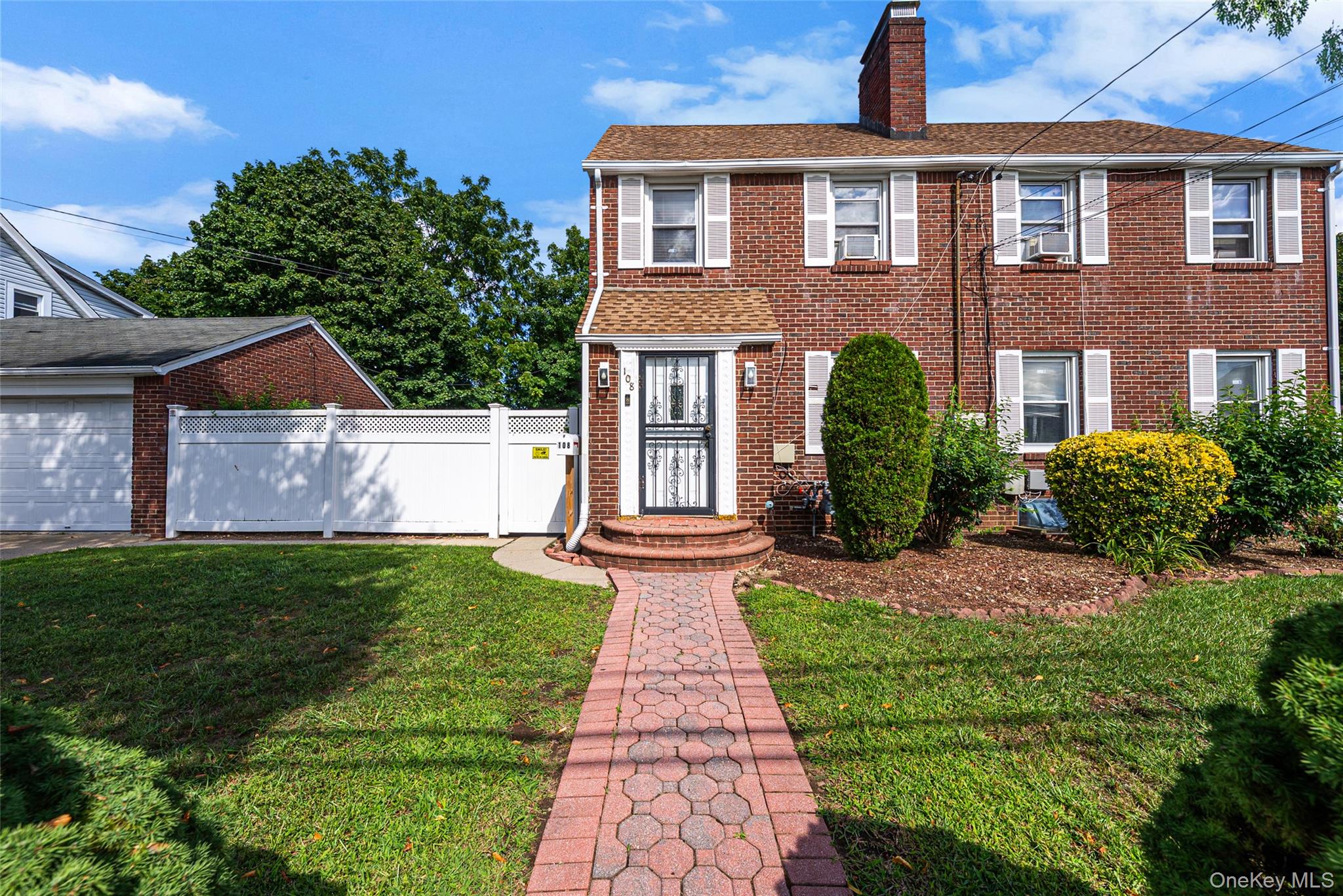 695 Front Street – For Sale photo 3