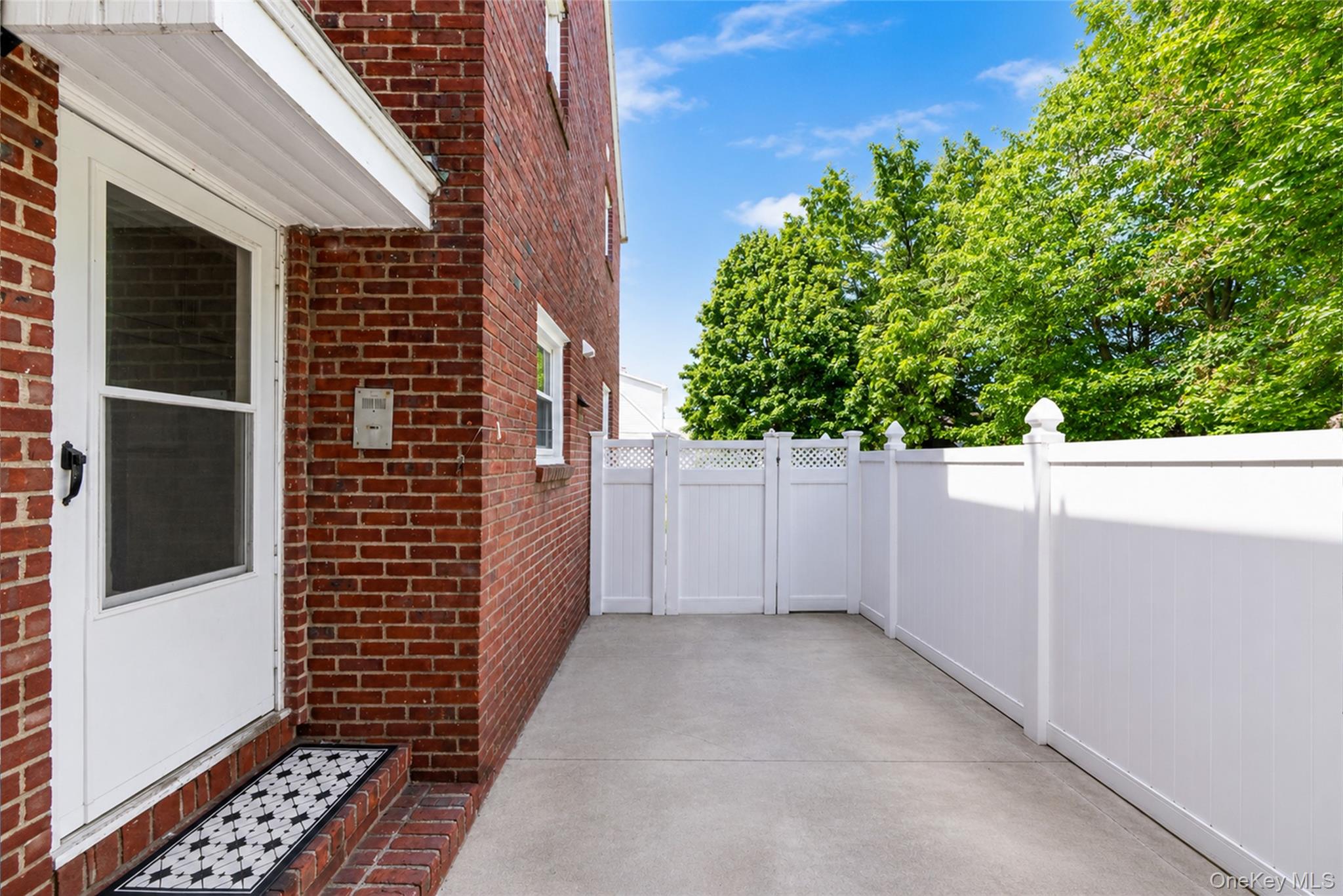 695 Front Street – For Sale photo 5