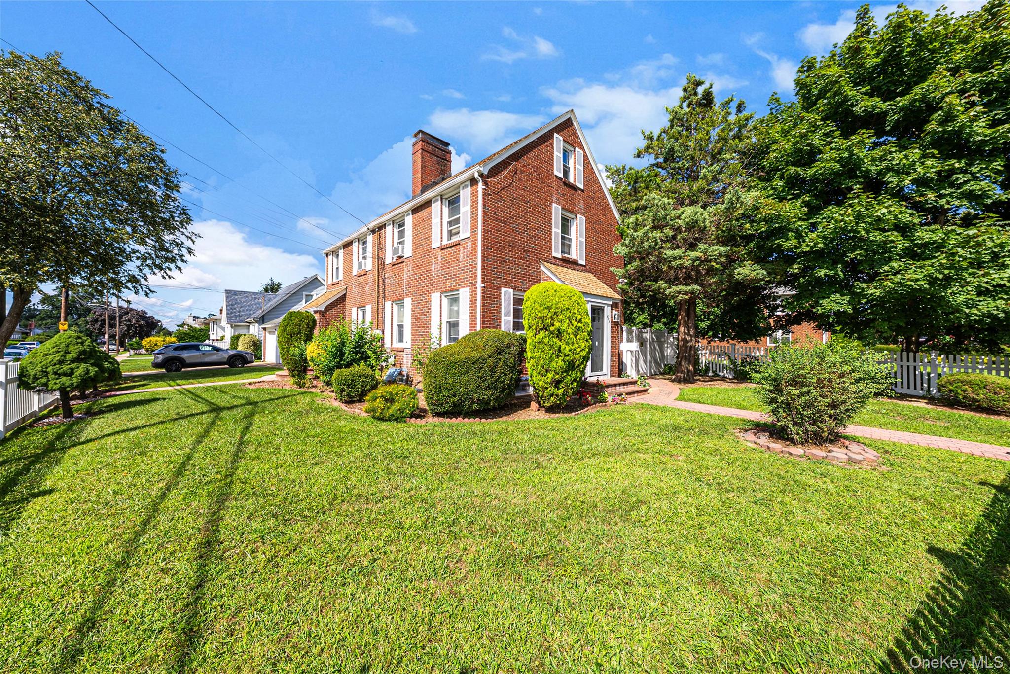695 Front Street – For Sale photo 2