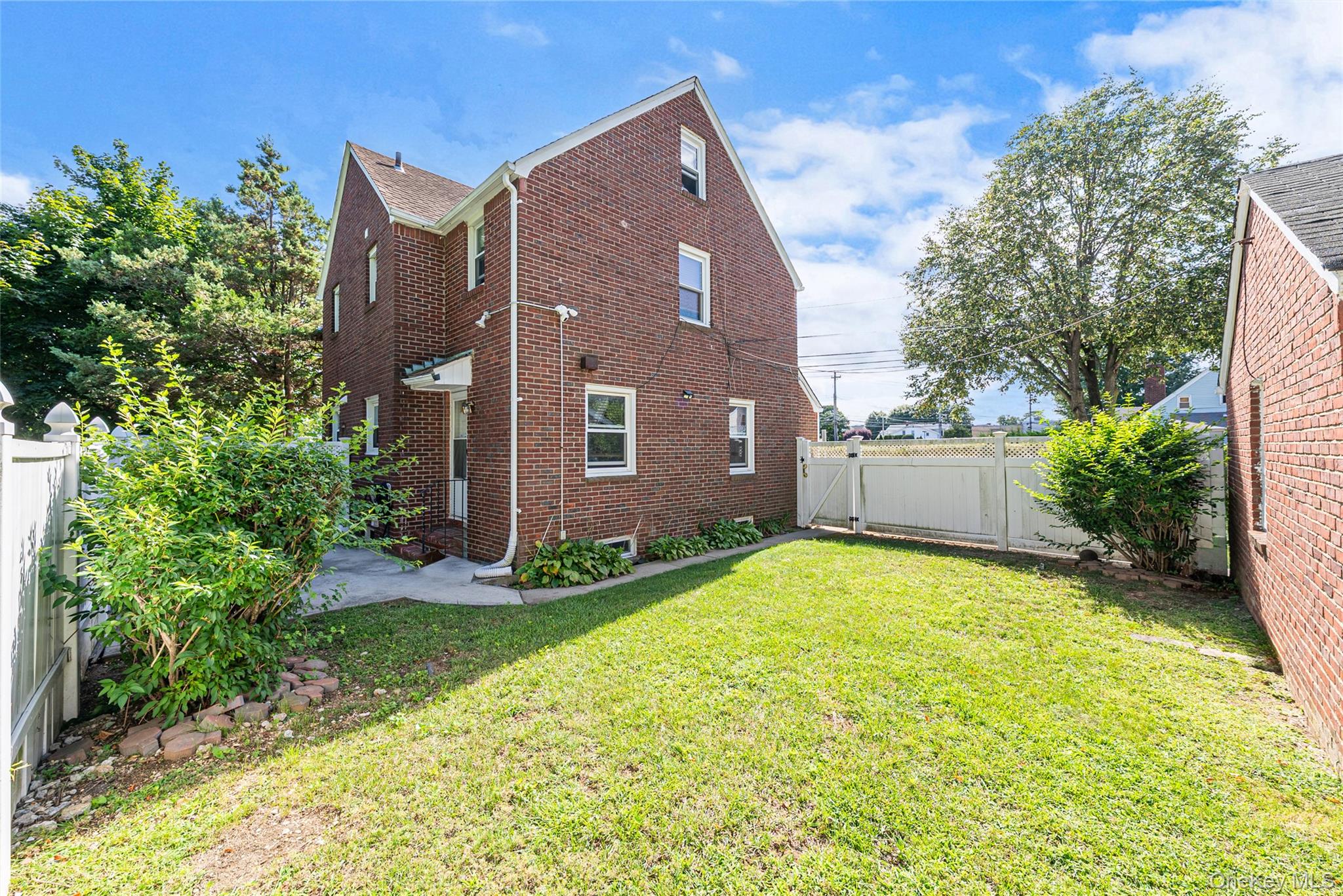 695 Front Street – For Sale photo 8