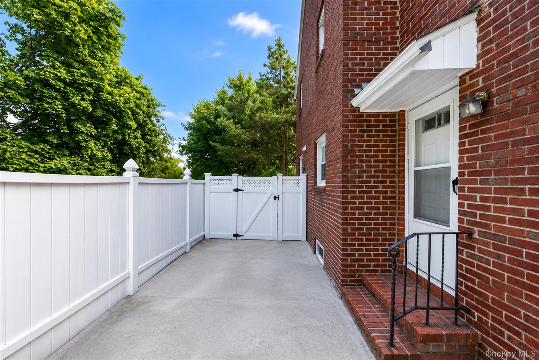 695 Front Street – For Sale photo 6