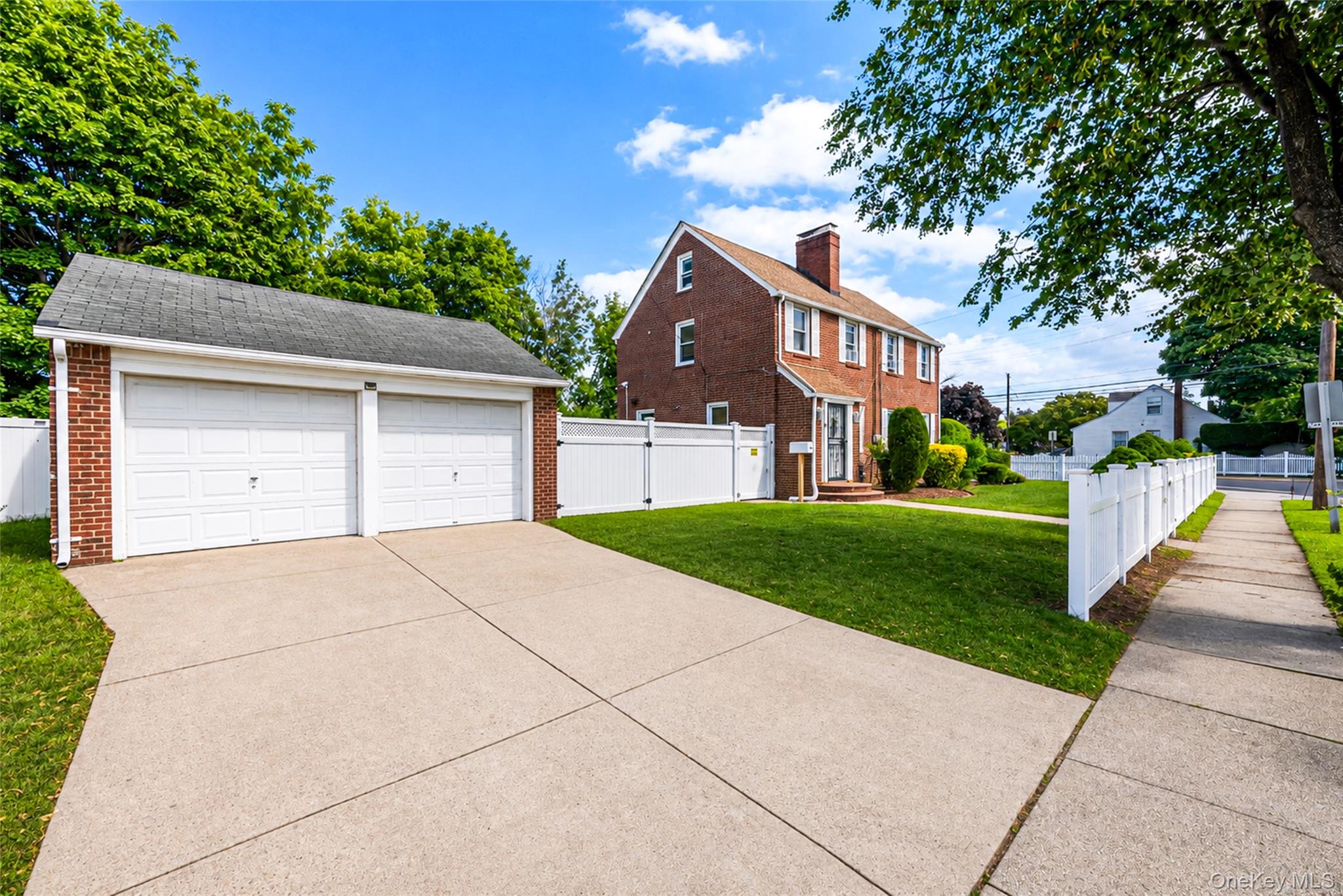 695 Front Street – For Sale photo 4