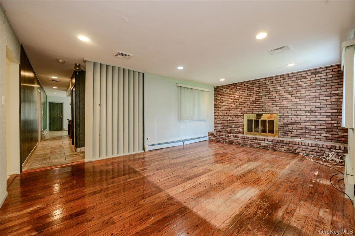 44 E Half Hollow Road – For Sale photo 15
