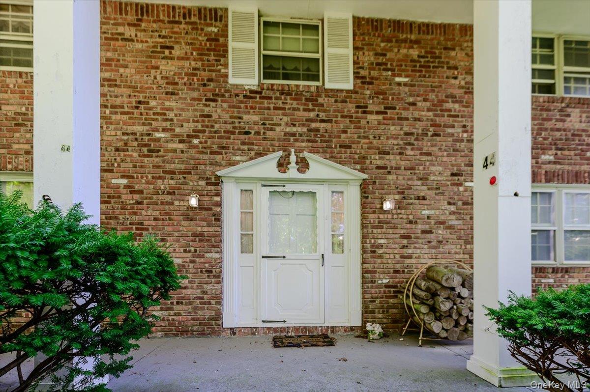 44 E Half Hollow Road – For Sale photo 2