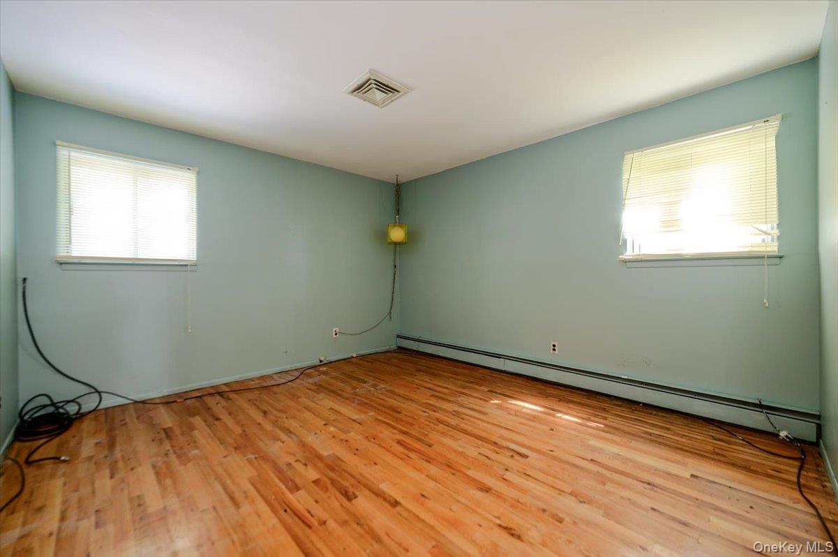 44 E Half Hollow Road – For Sale photo 28