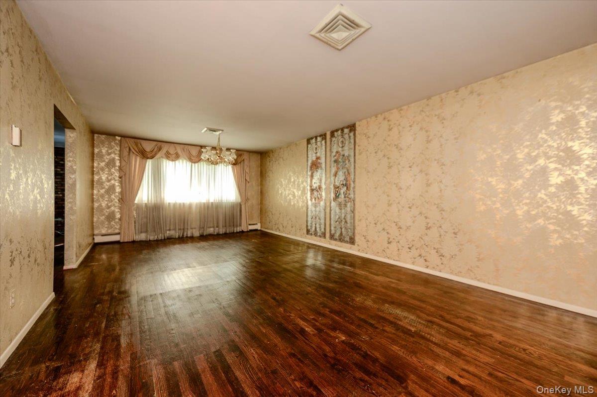 44 E Half Hollow Road – For Sale photo 8