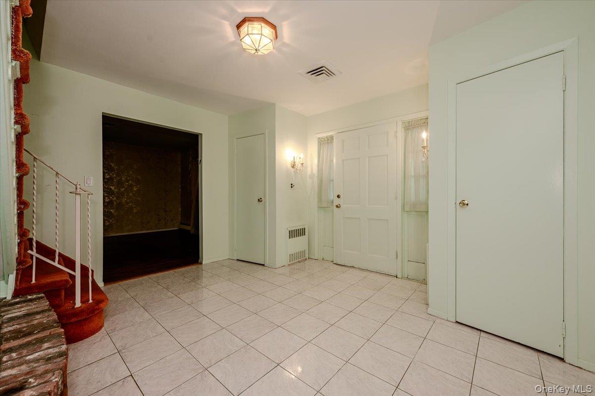 44 E Half Hollow Road – For Sale photo 7