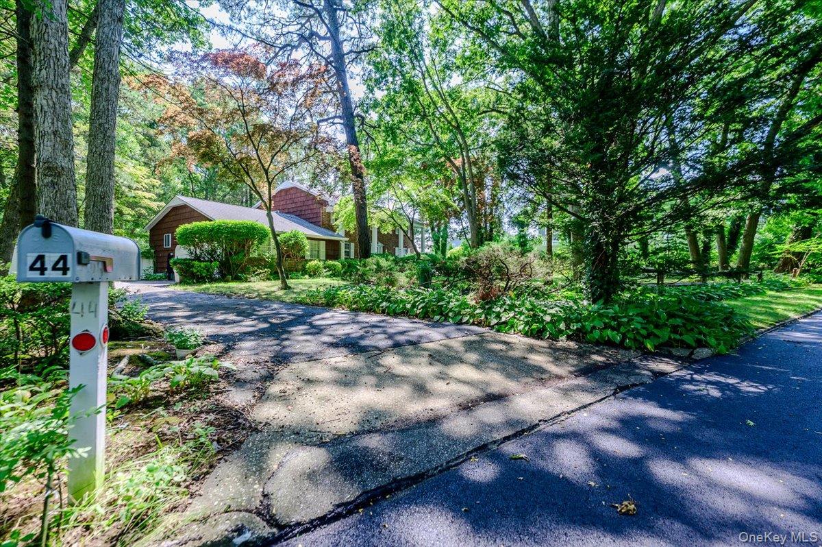 44 E Half Hollow Road – For Sale photo 4