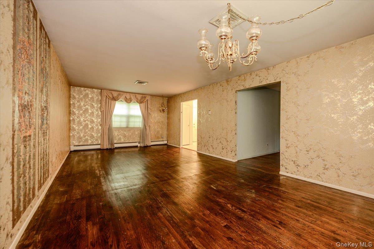 44 E Half Hollow Road – For Sale photo 9