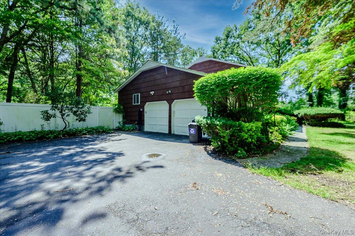 44 E Half Hollow Road – For Sale photo 5