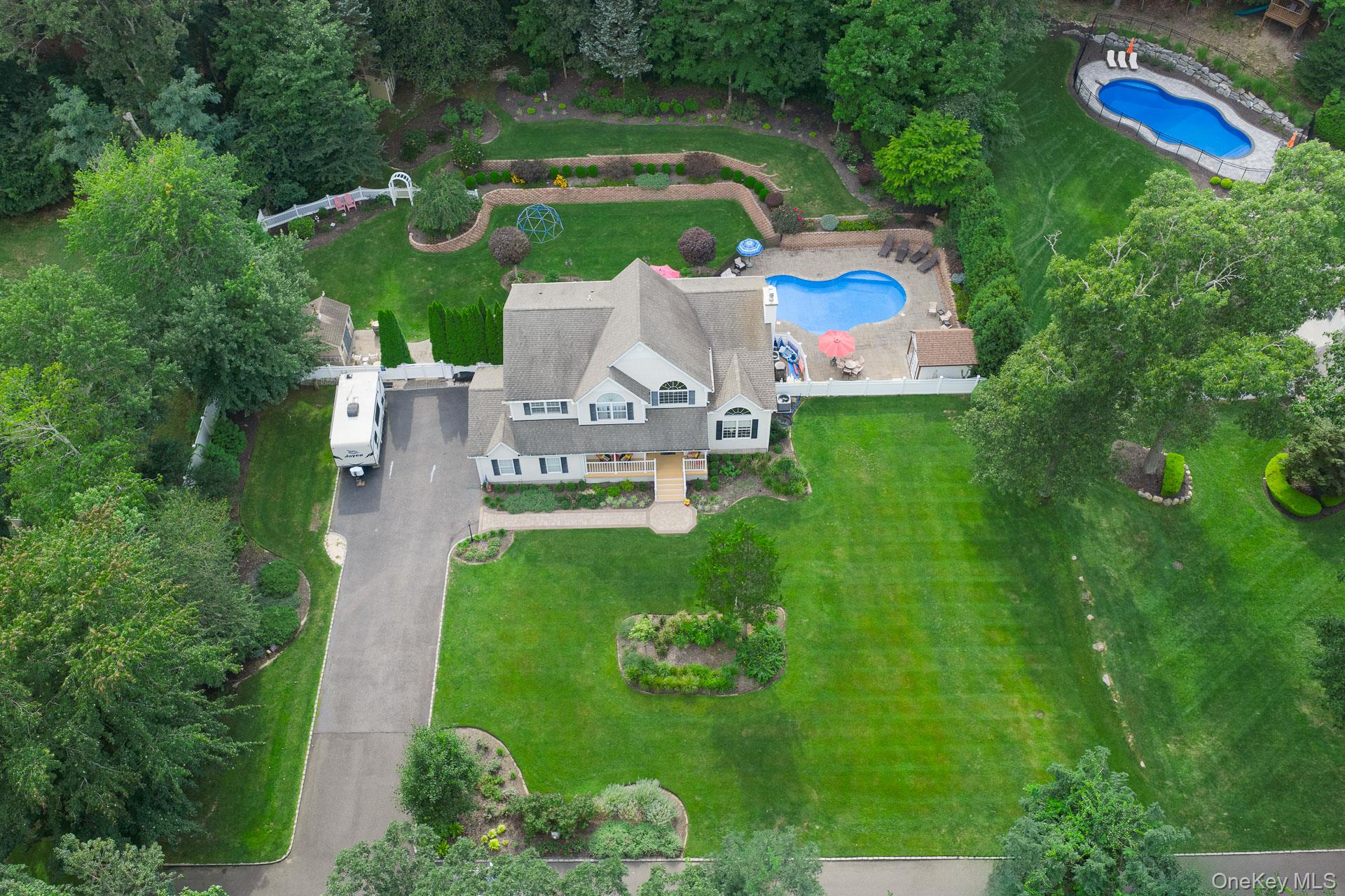 2835 N Wading River Road – For Sale