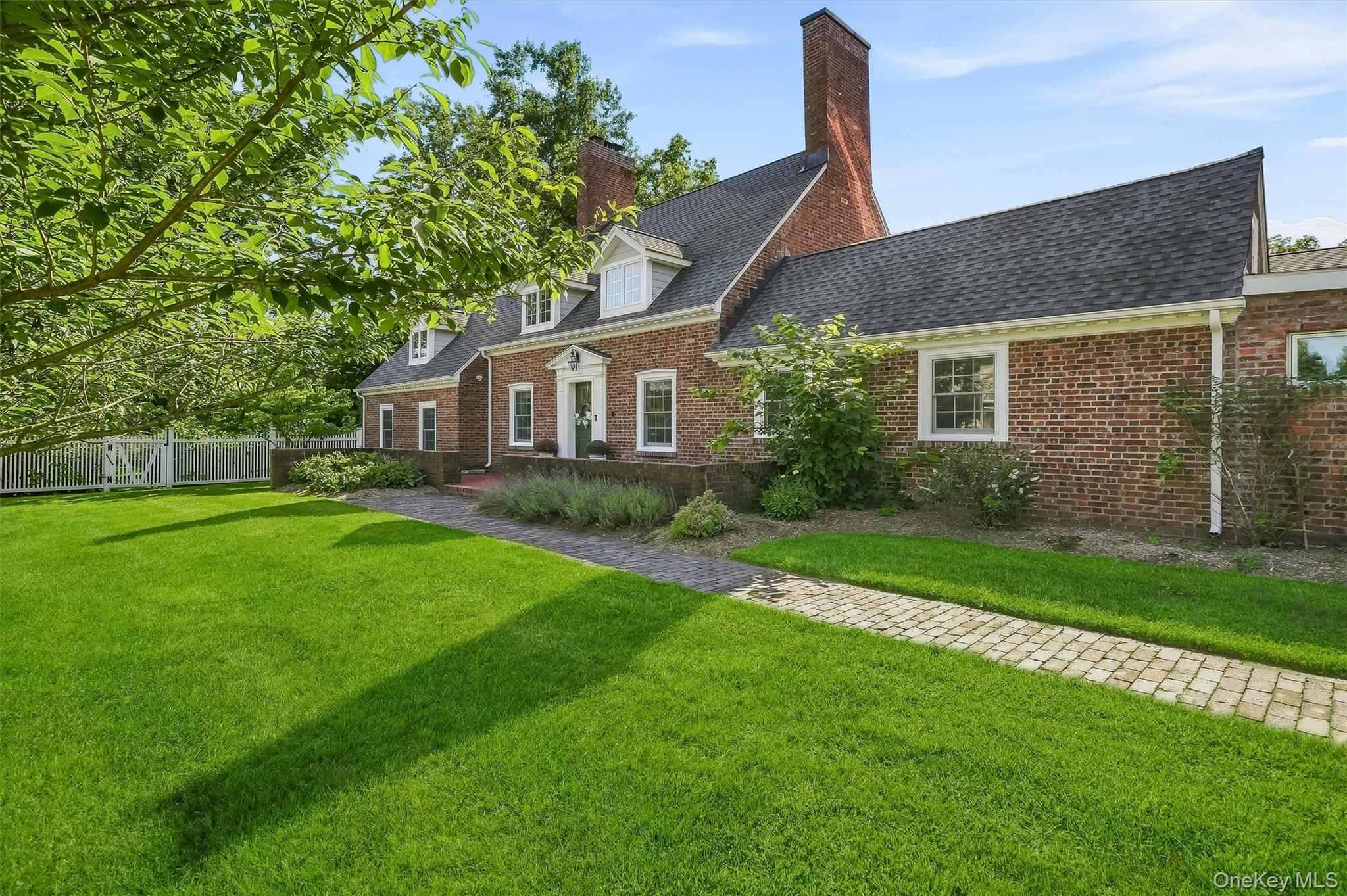 8 Rose Hill Road – For Sale photo 4