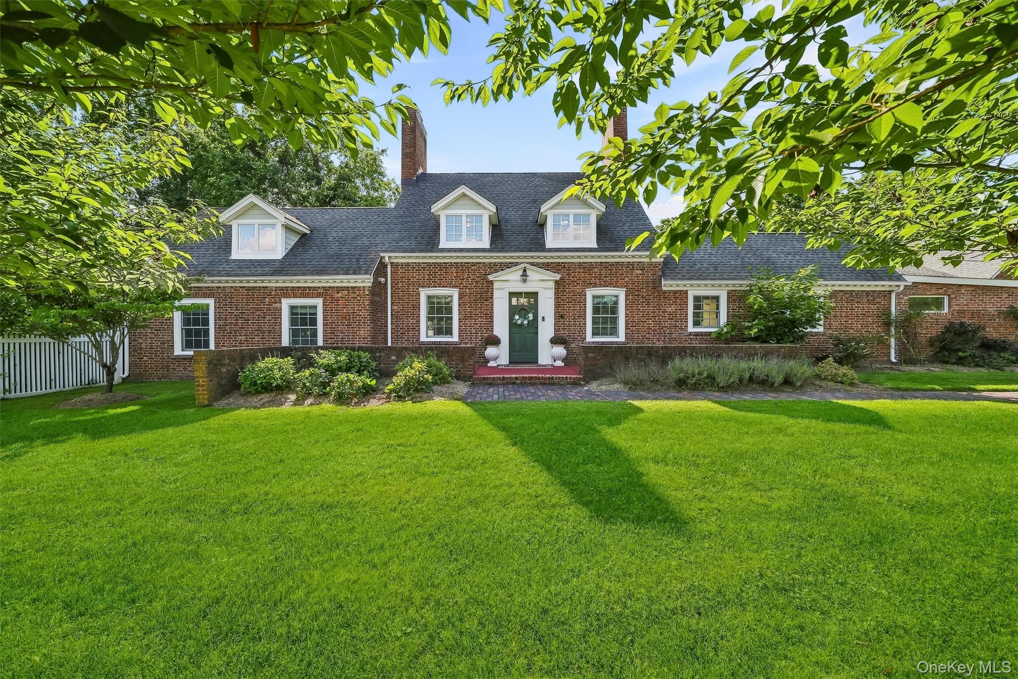 8 Rose Hill Road – For Sale photo 2