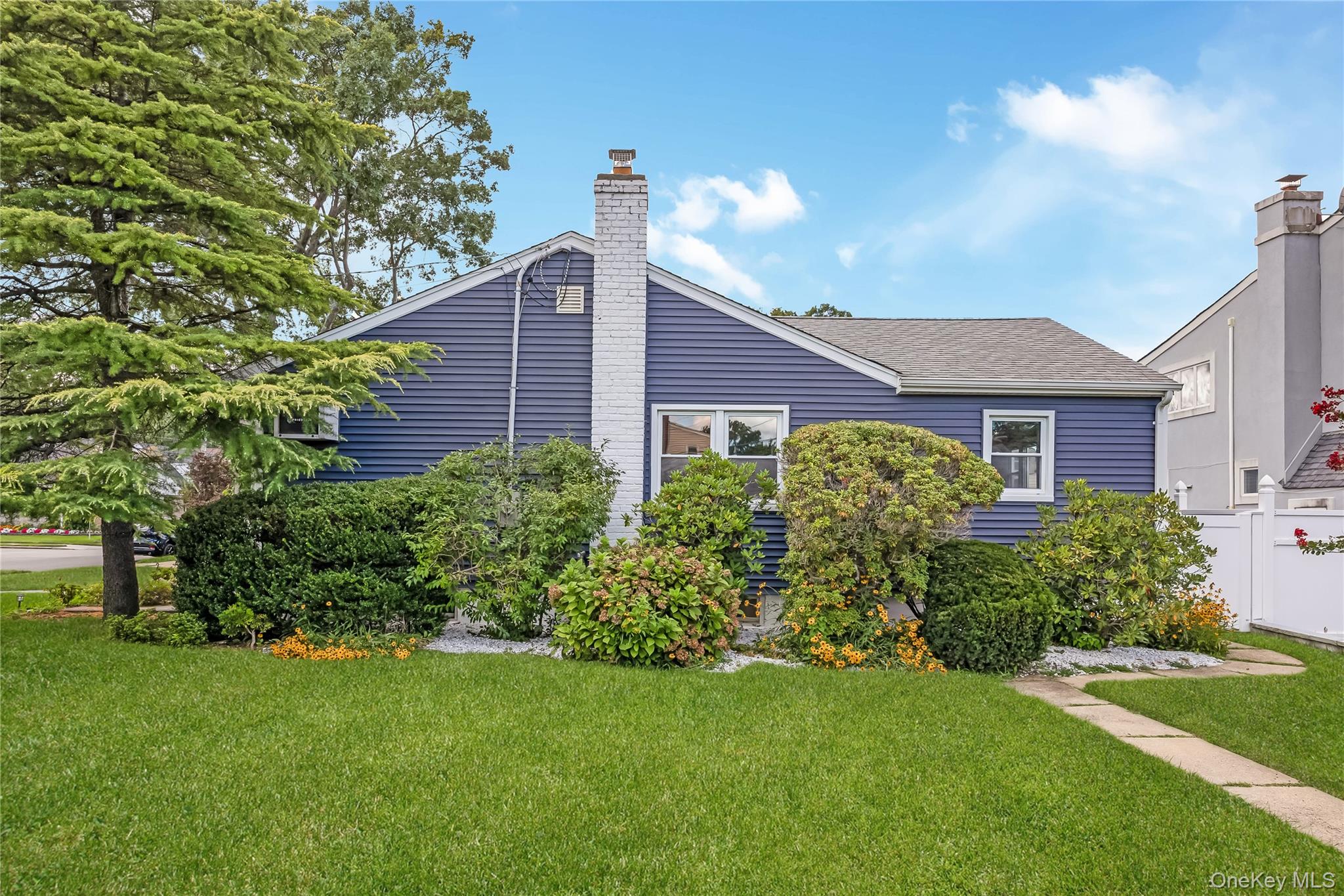 108 Woods Avenue – For Sale photo 4