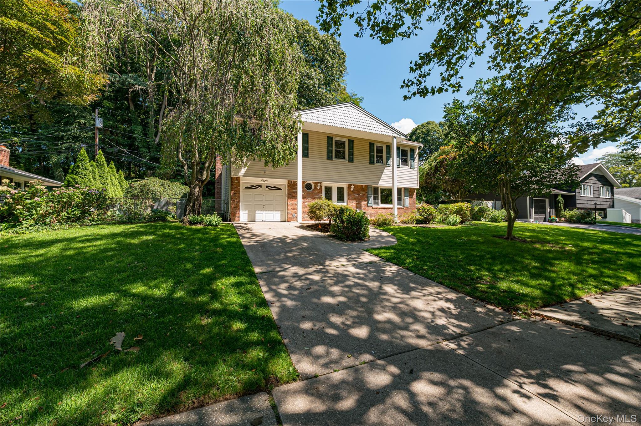 8 Salisbury Drive N – For Sale photo 3